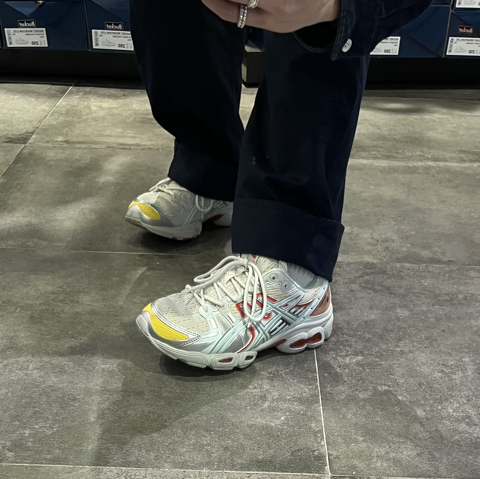 Asics UB5-S Gel-Nimbus 9 Glacier Grey 착용 스타일 - 2