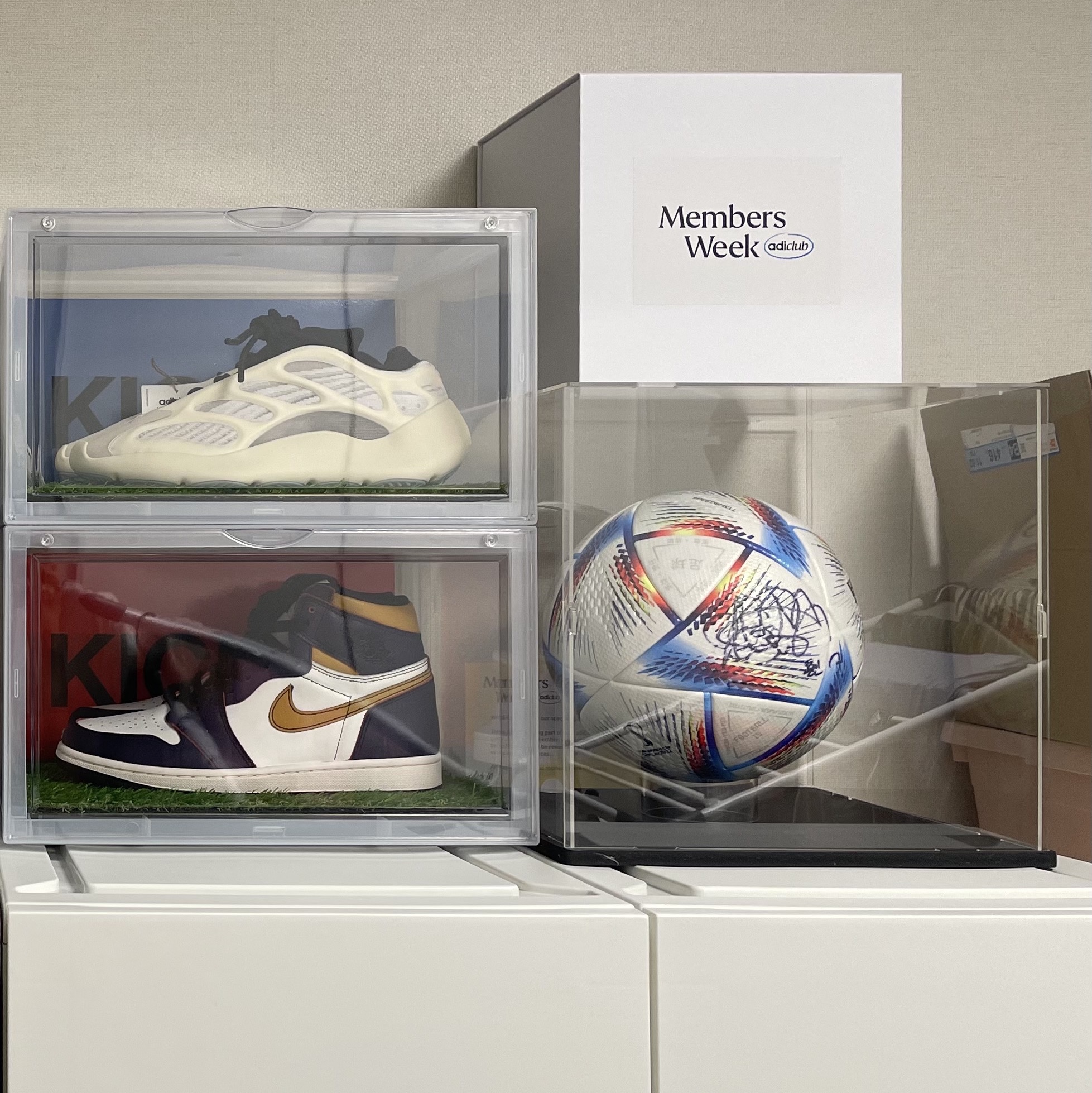 Nike x Sacai Zoom Cortez SP White and University Red, New Balance x Thisisneverthat 1906R 2022 Downtown Run 착용 스타일 - 2