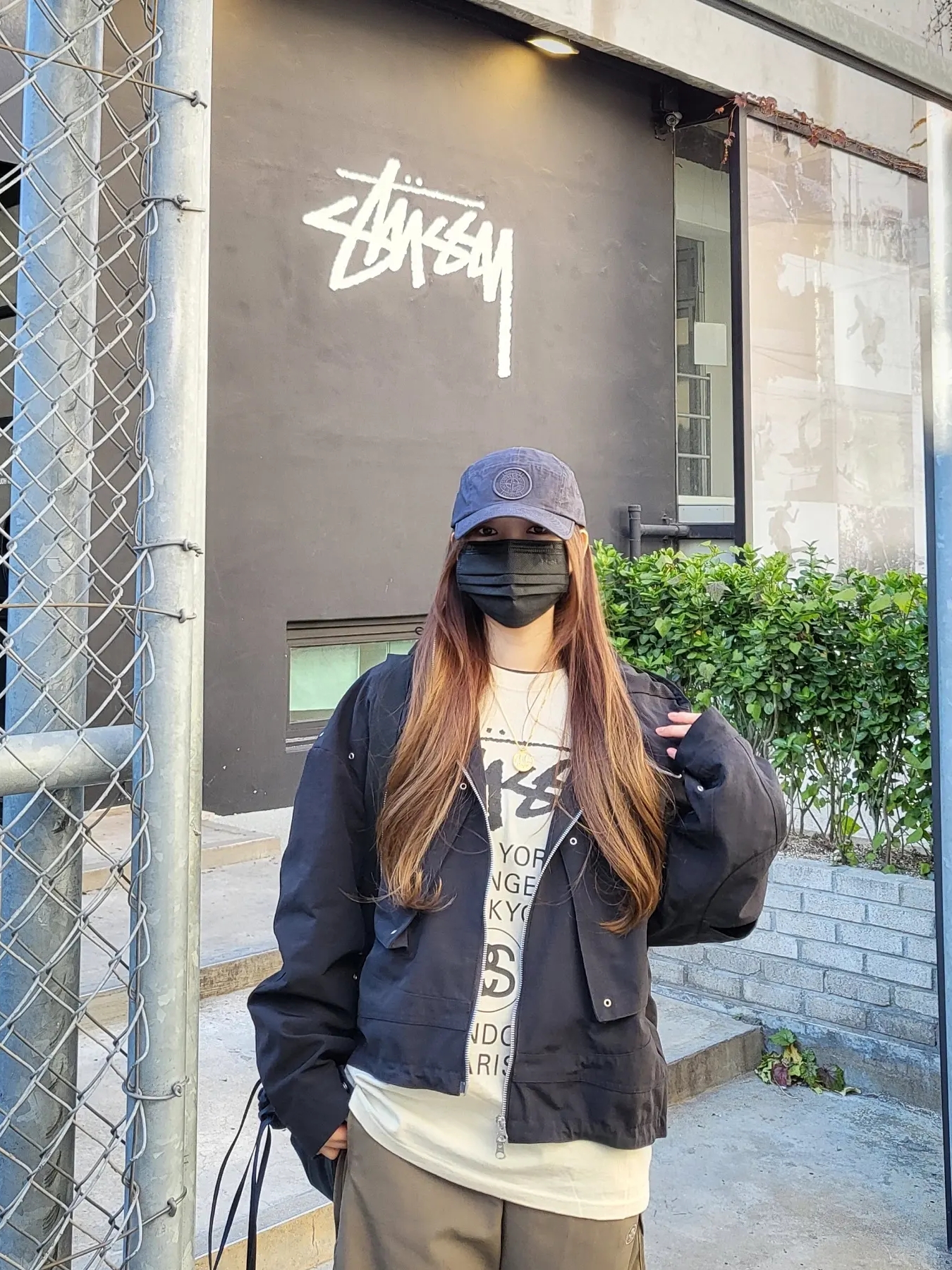 Jordan 1 x Travis Scott Retro Low OG SP Sail and Ridgerock, Supreme x Stone Island Reactive Ice Camo Ripstop Camp Cap Black - 22SS 착용 스타일 - 3