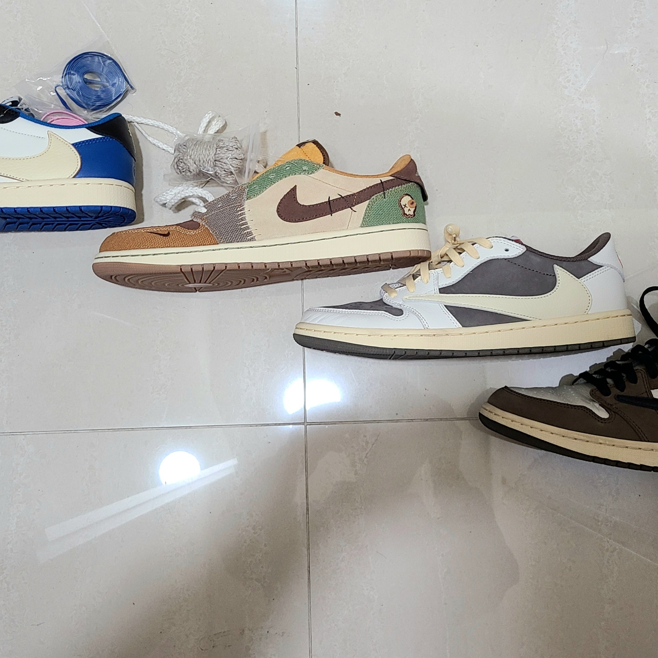 Jordan 1 x Travis Scott x Fragment Retro Low OG SP Military Blue, Jordan 1 x Zion Williamson Retro Low OG Flax and Oil Green 착용 스타일