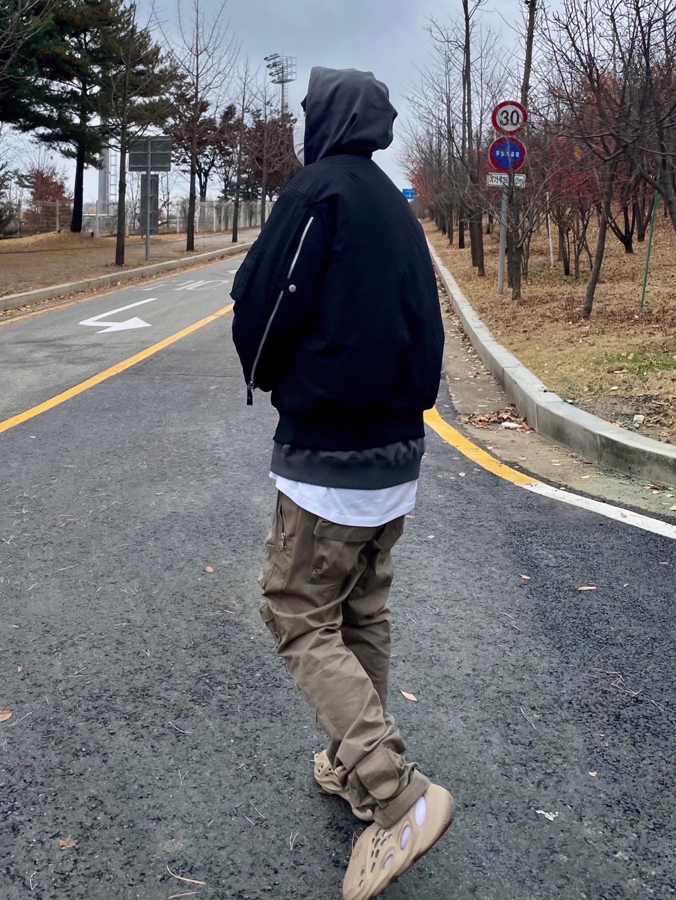 Stussy Debossed Stock Logo Beanie Black, Adidas Yeezy Foam RNNR Mist 착용 스타일 - 2