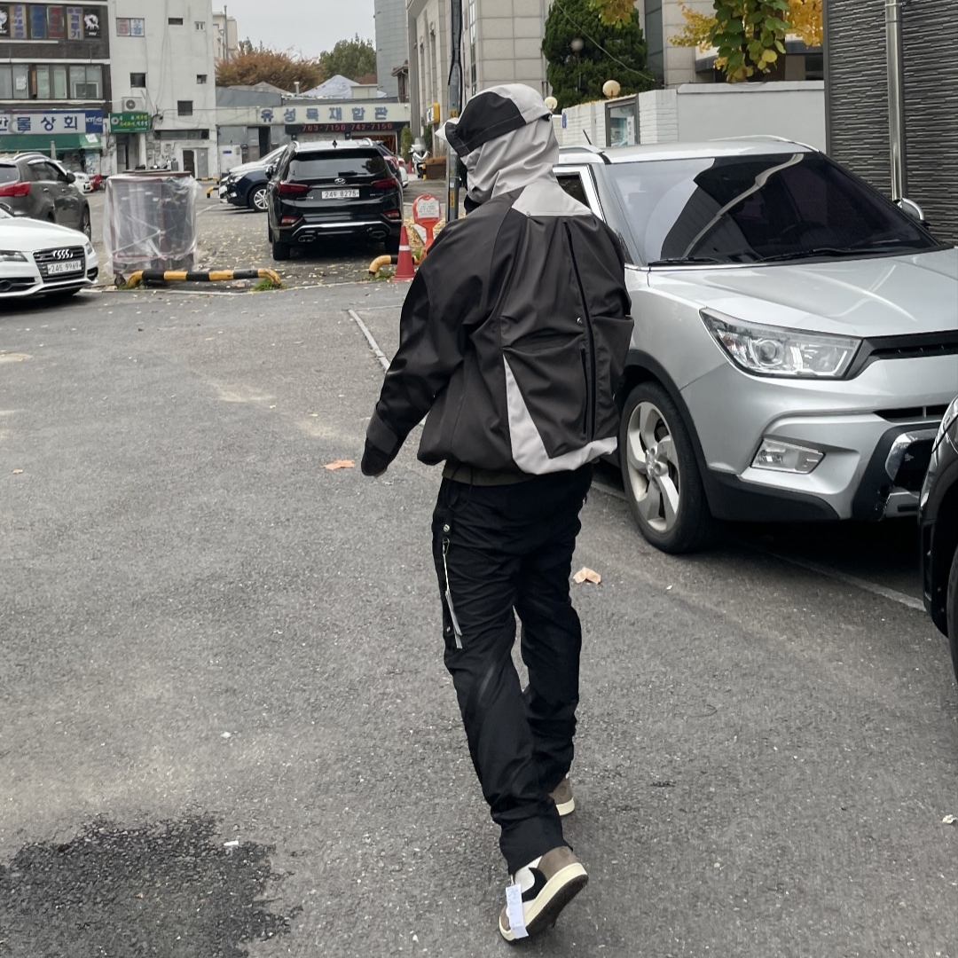 Undermycar Kame Multi Zip Turtle Shell Parka Driftwood - 22FW, Jordan 1 x Travis Scott Retro High OG SP Mocha 착용 스타일