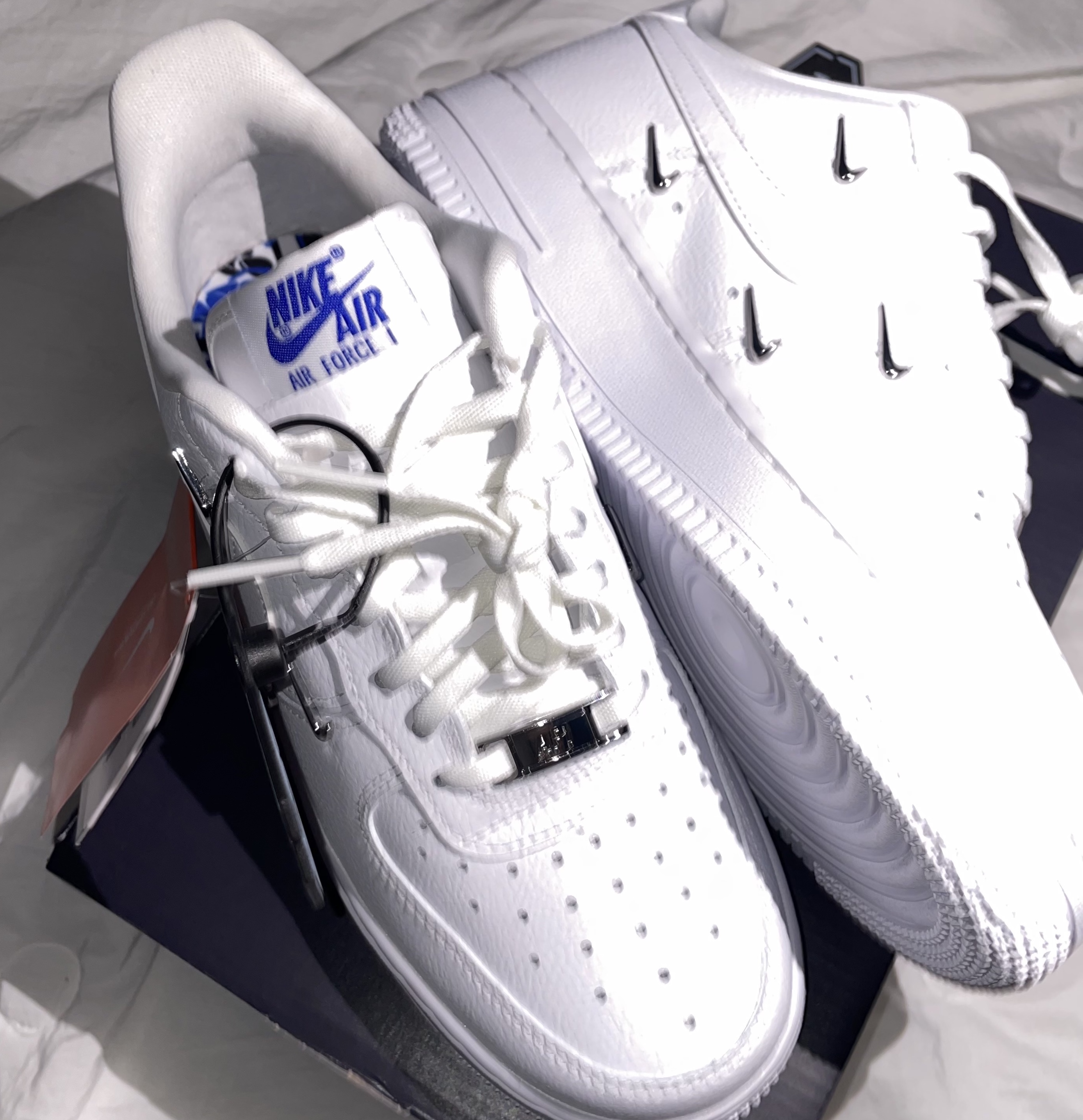 (W) Nike Air Force 1 Low '07 LX Chrome Luxe 착용 스타일