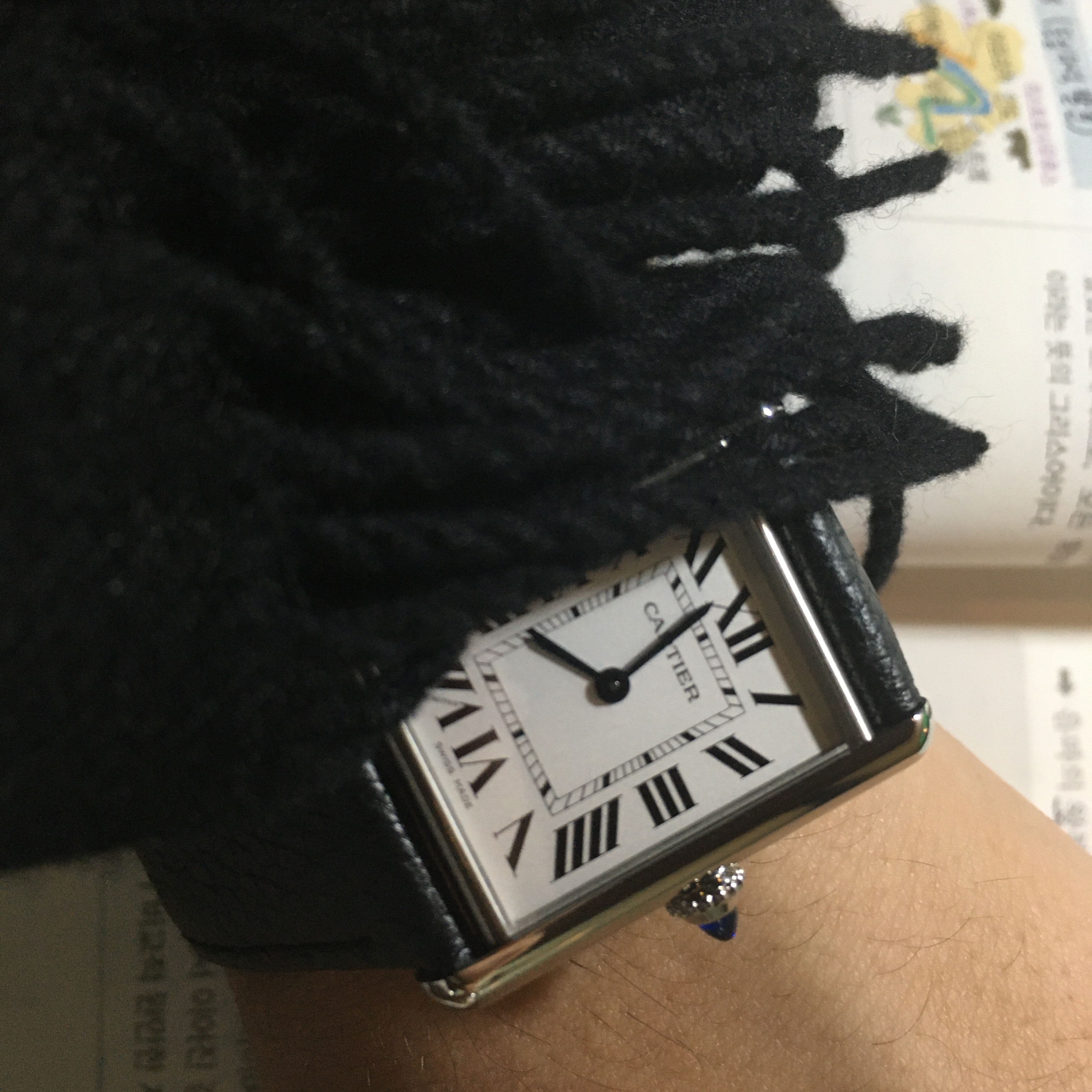 Cartier Tank Must Watch Large Quartz Steel Calfskin Black 착용 스타일
