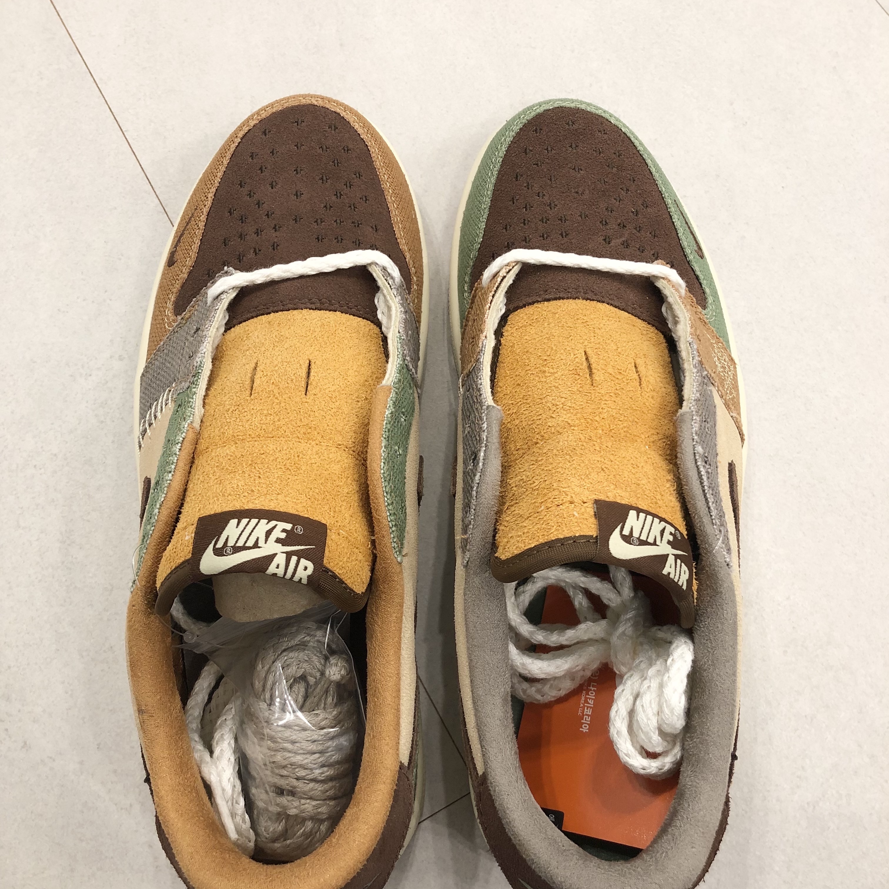 Jordan 1 x Zion Williamson Retro Low OG Flax and Oil Green 착용 스타일 - 3