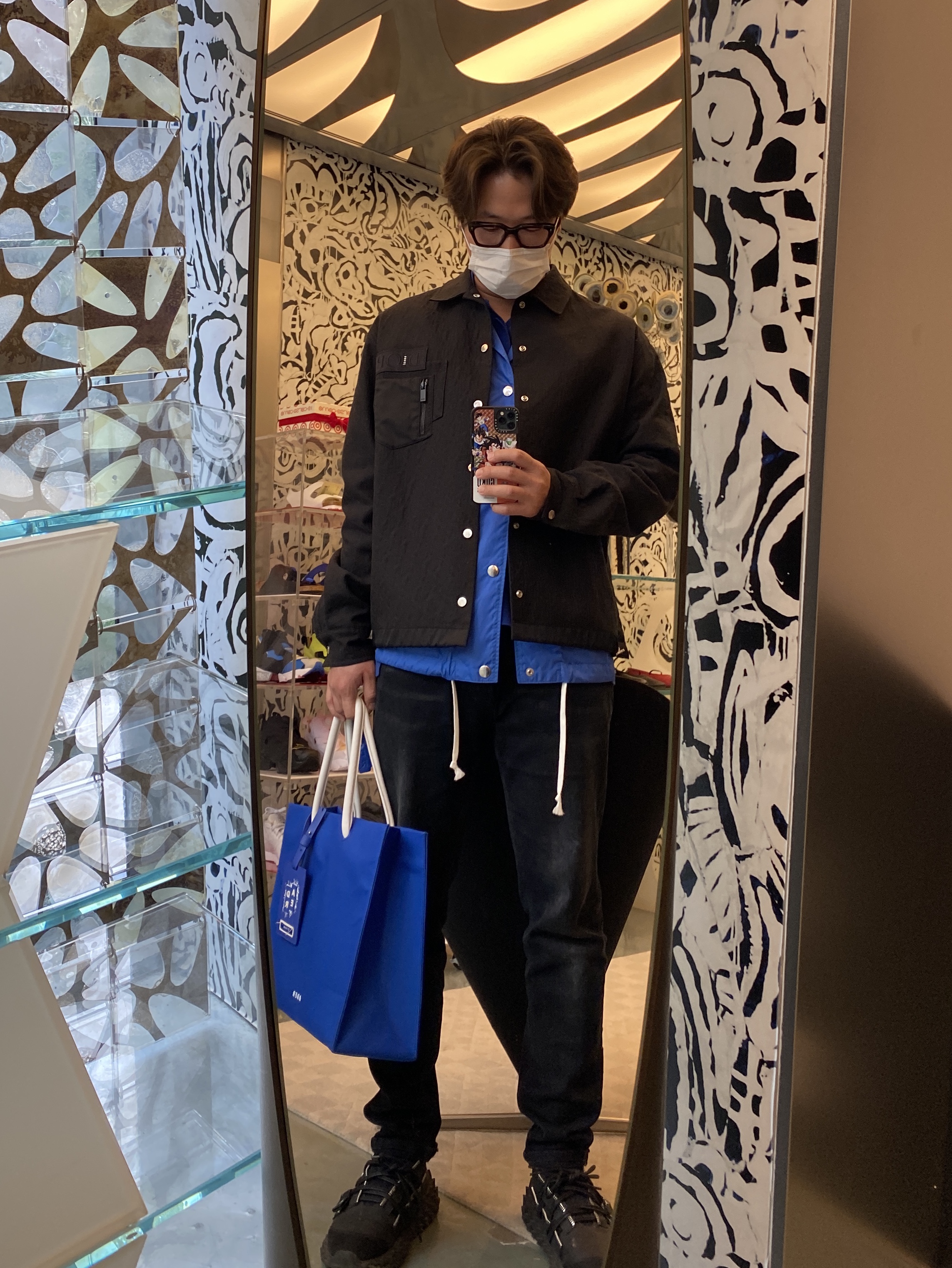 Ader Error Wide Shopper Bag Z-Blue 착용 스타일 - 2