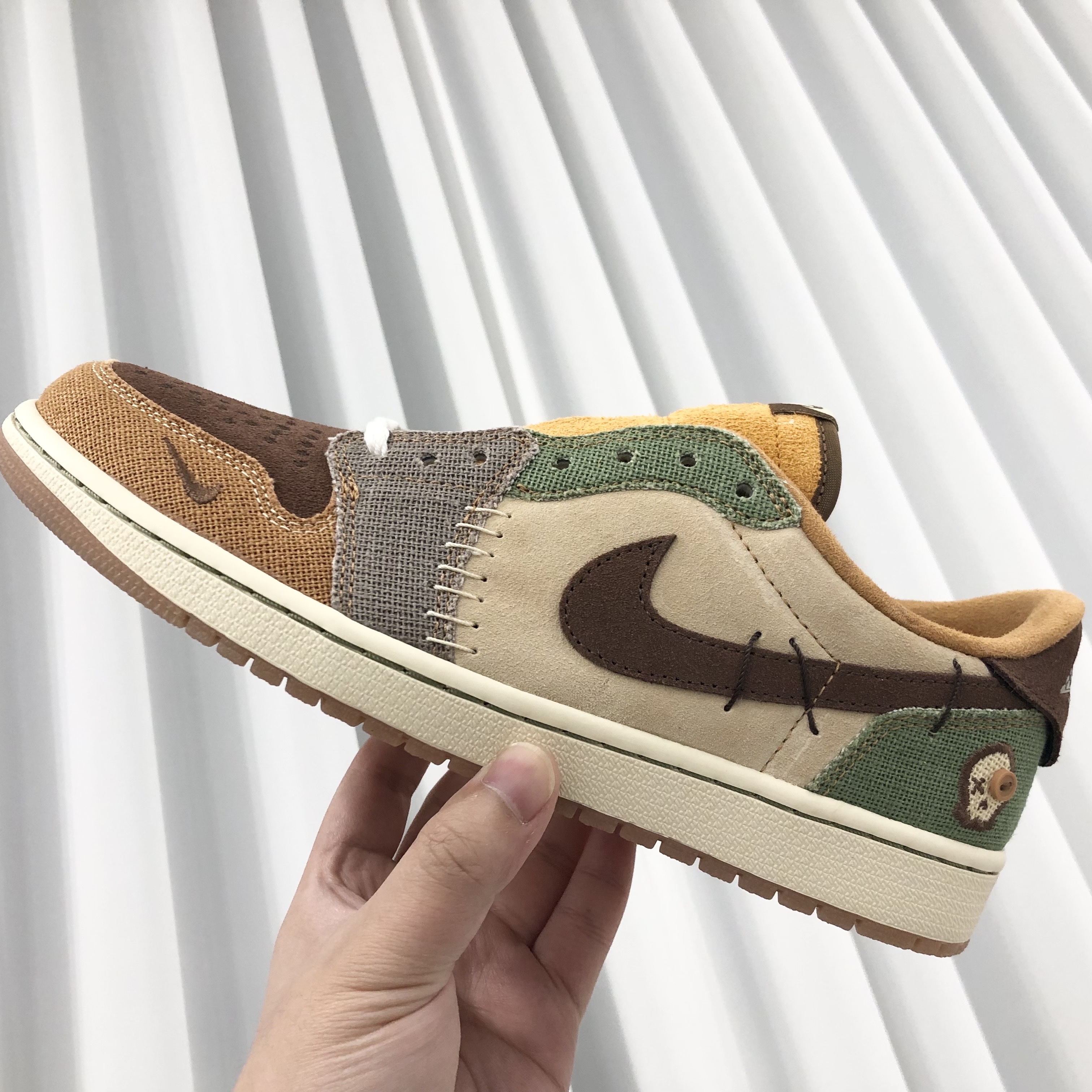 Jordan 1 x Zion Williamson Retro Low OG Flax and Oil Green 착용 스타일 - 1