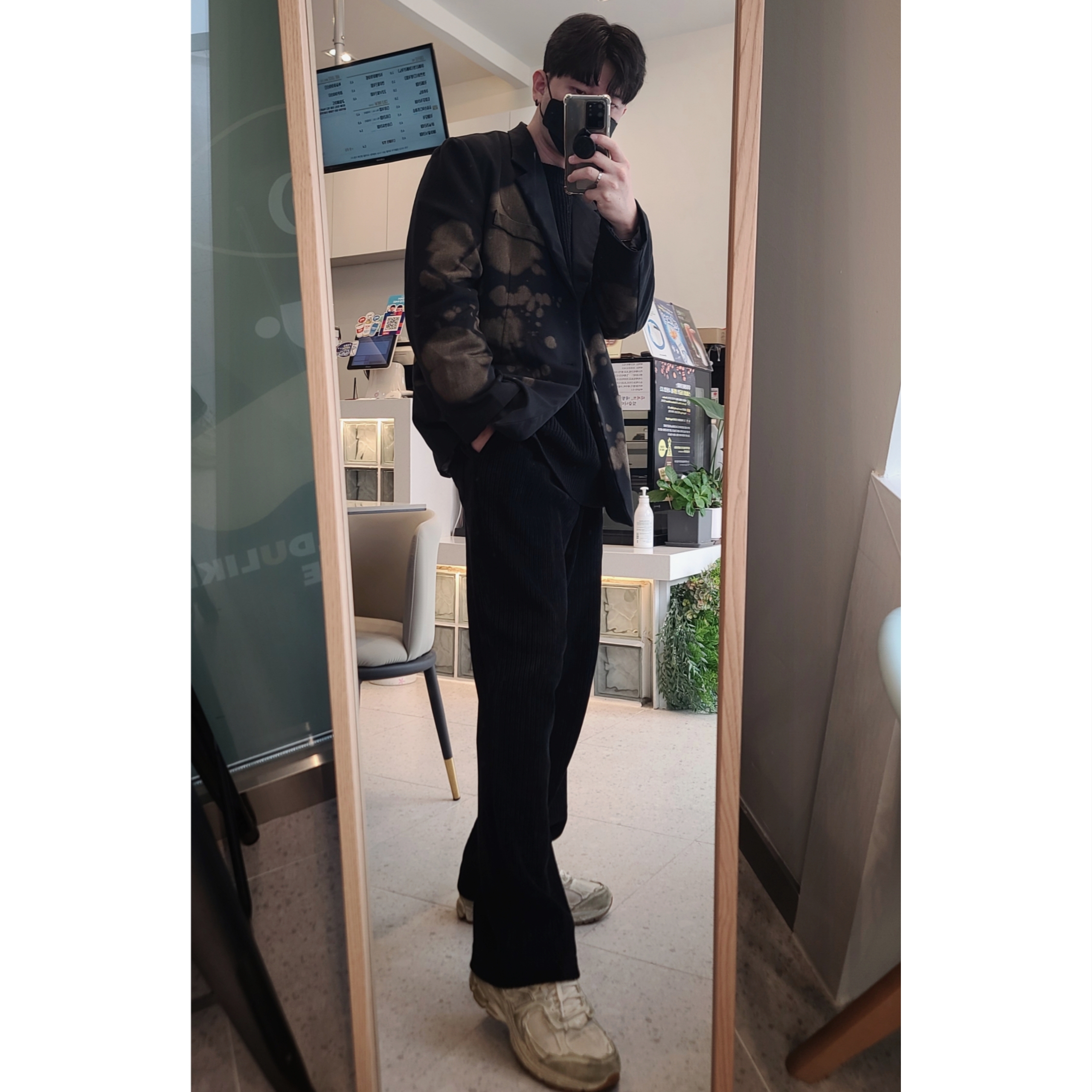 New Balance 2002R Protection Pack Distressed 착용 스타일 - 2