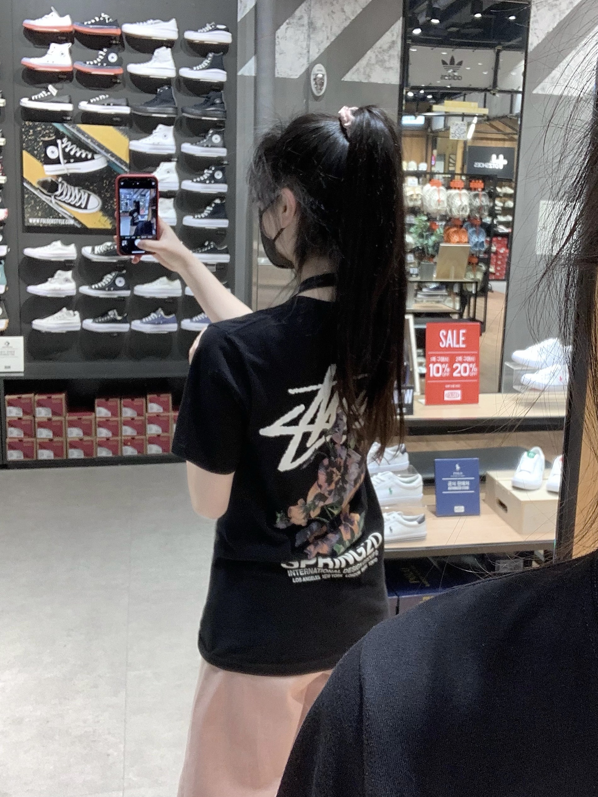 Stussy Bouquet T-Shirt Black 착용 스타일
