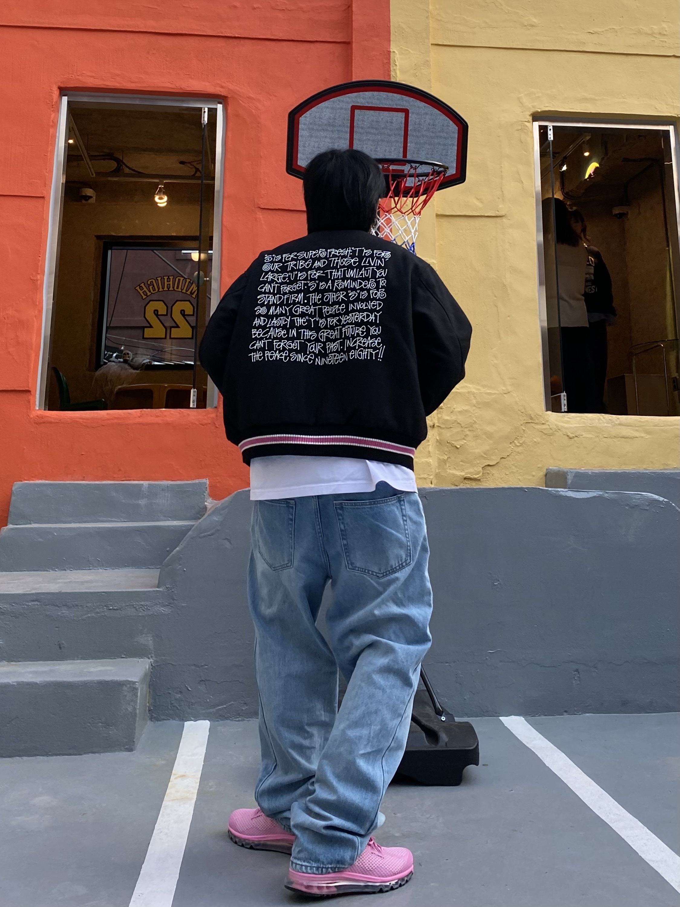Stussy S Talk Melton Varsity Jacket Black, Nike x Stussy Air Max 2013 Psychic Pink 착용 스타일