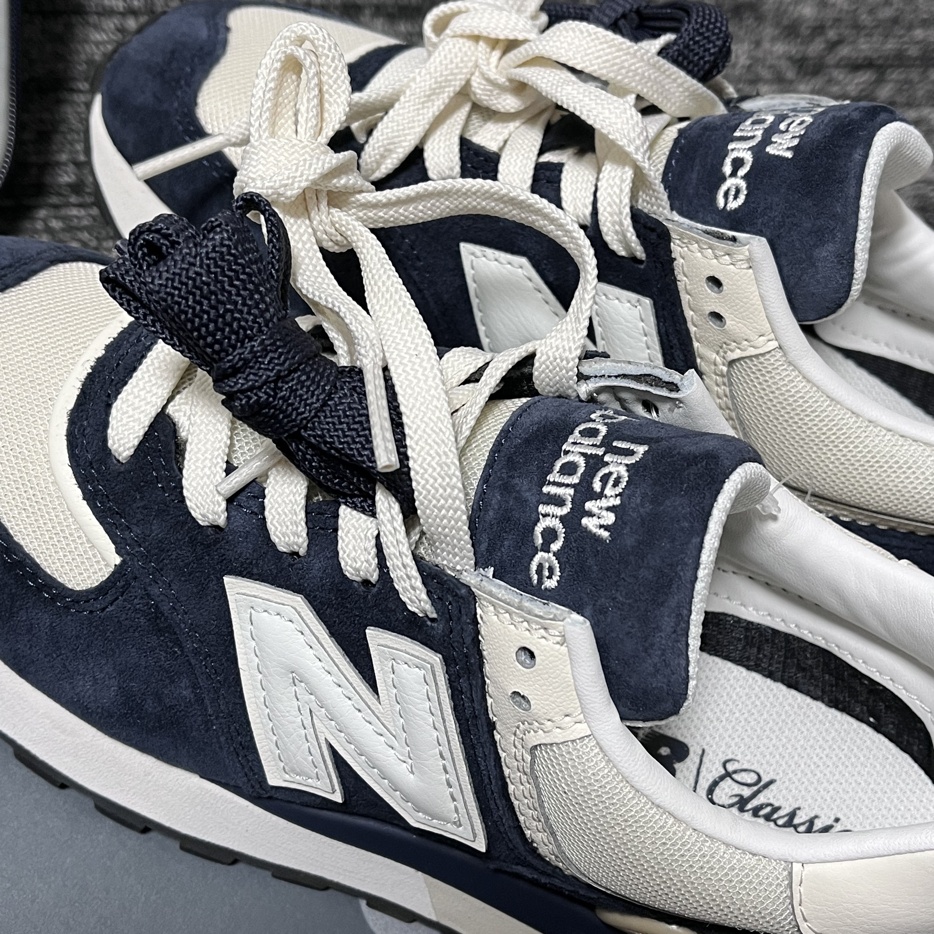 New Balance 574 Legacy Navy Blue 착용 스타일 - 1