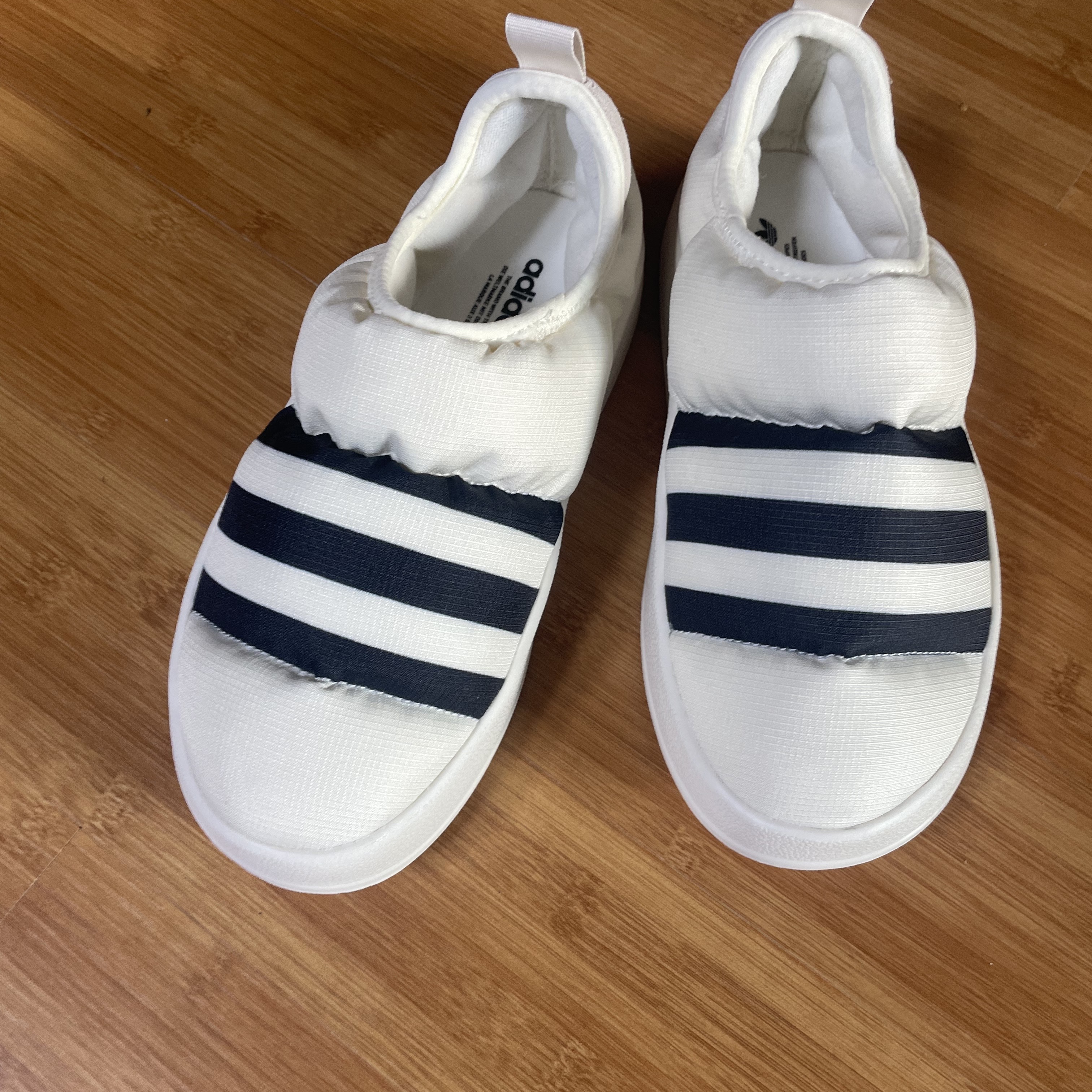 Adidas Puffylette Off White 착용 스타일 - 1