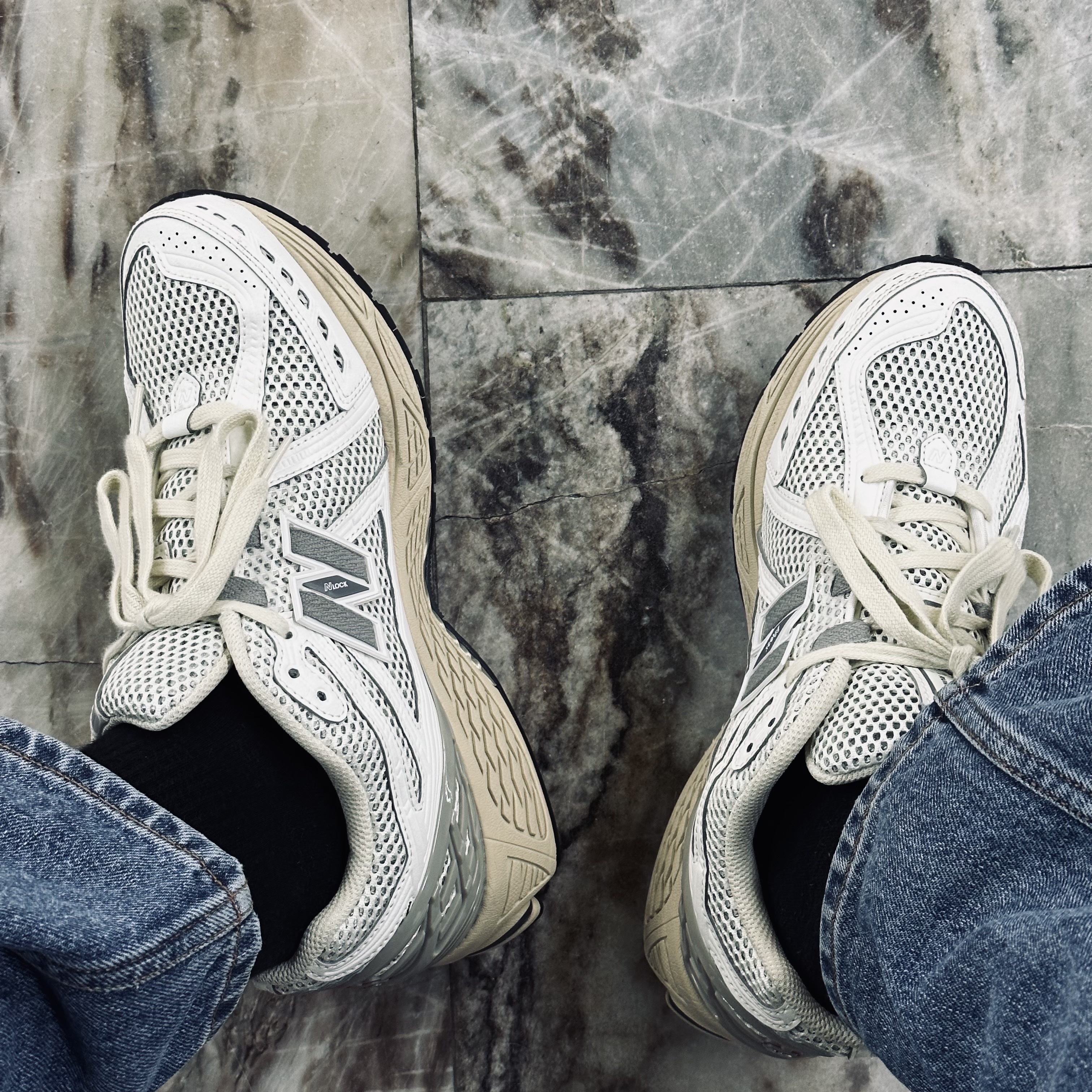 New Balance 1906R White Gray 착용 스타일