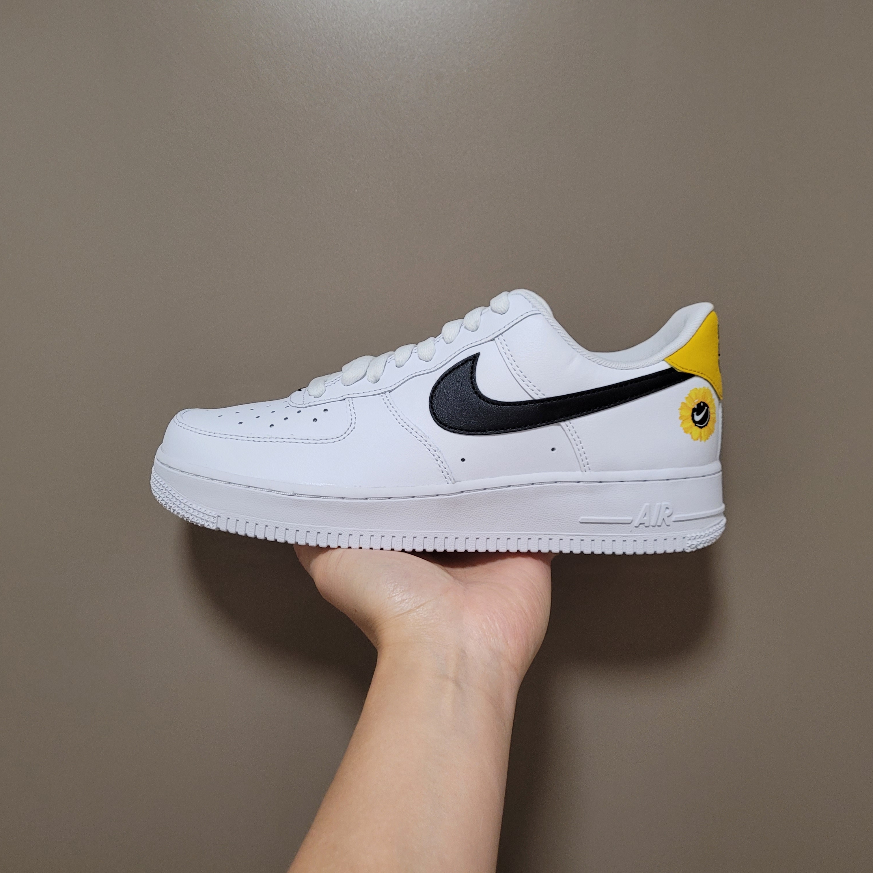 Nike Air Force 1 '07 LV8 2 Have a Nike Day 착용 스타일 - 1