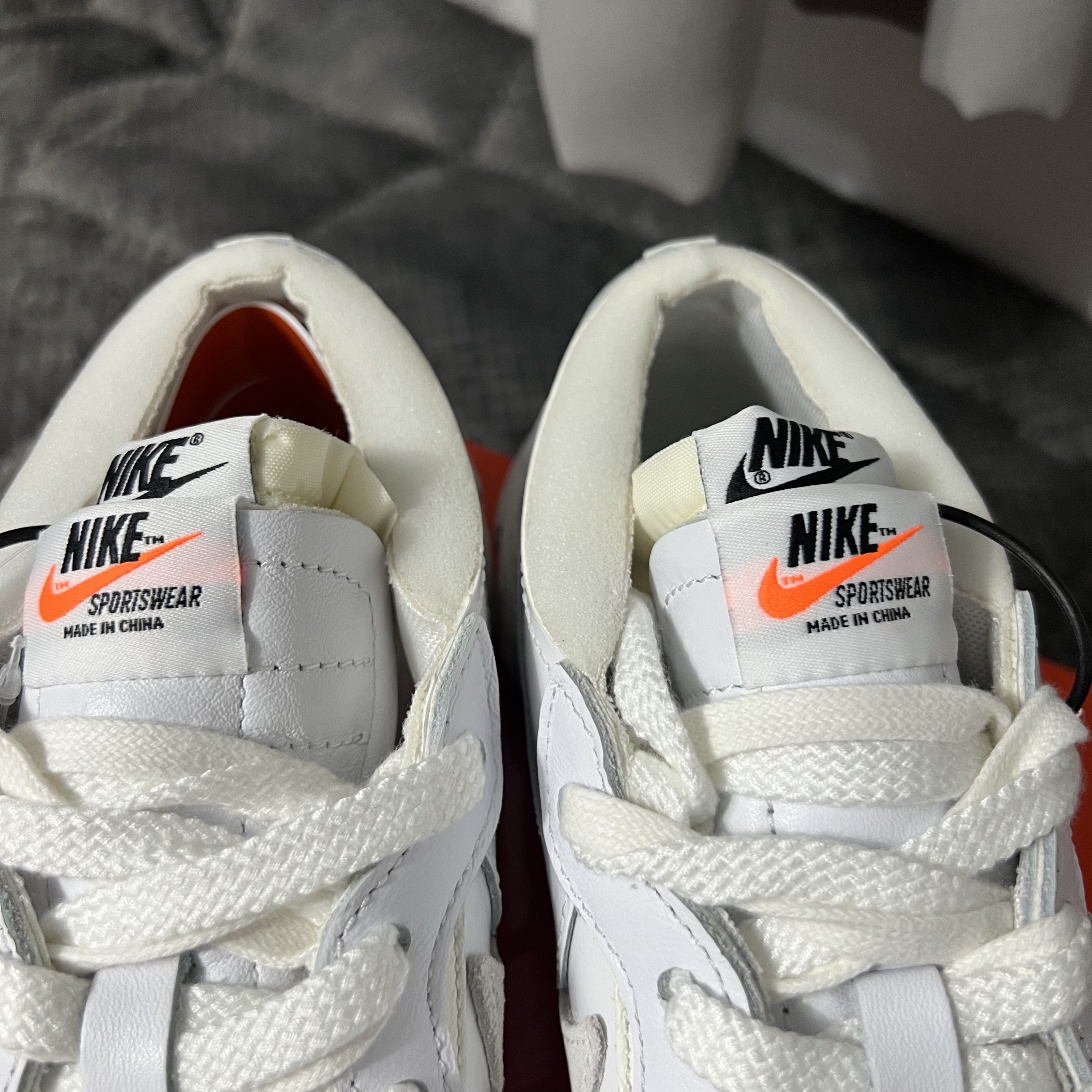 Nike x Sacai Blazer Low White Patent Leather 착용 스타일 - 3
