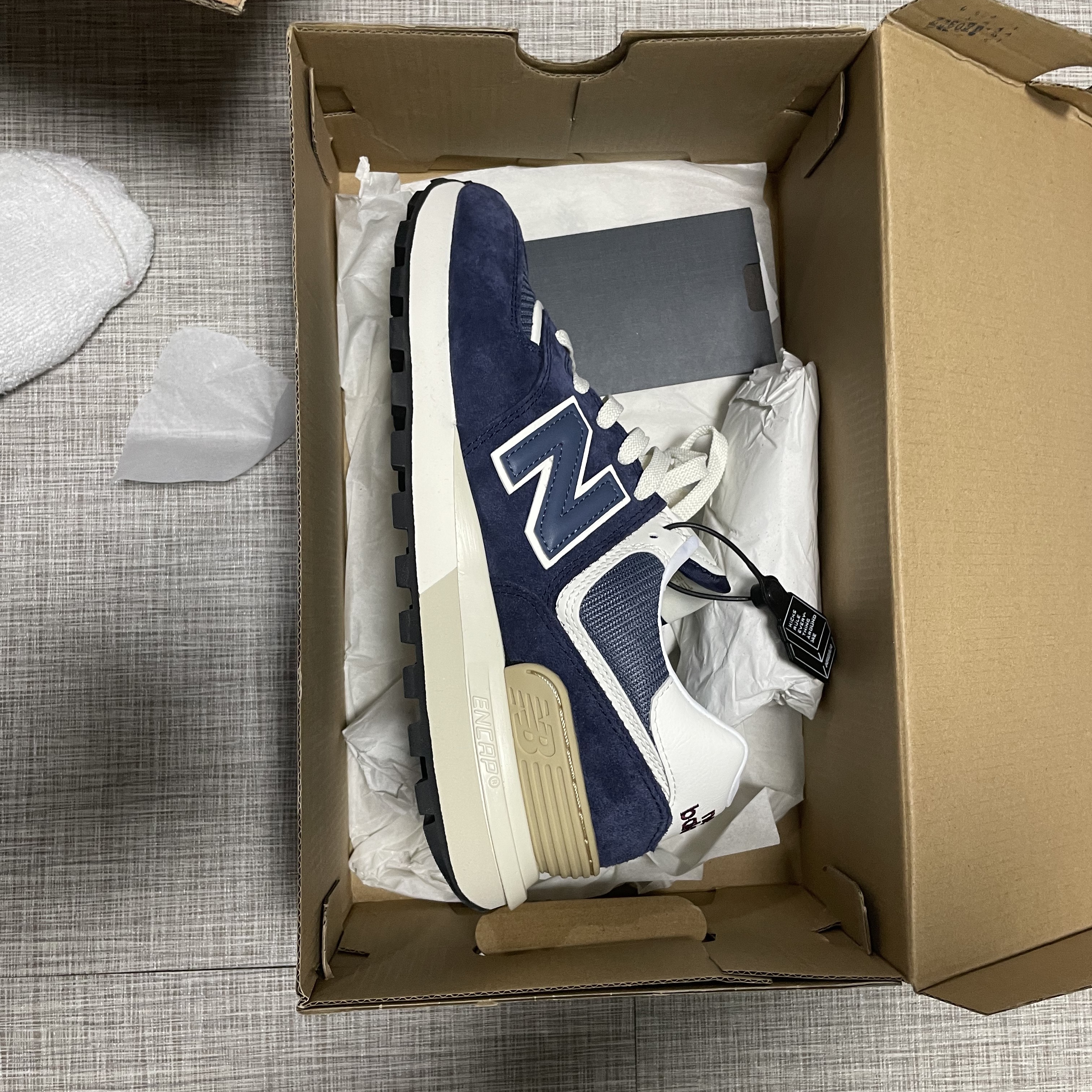 New Balance 574 Legacy Navy 착용 스타일 - 2