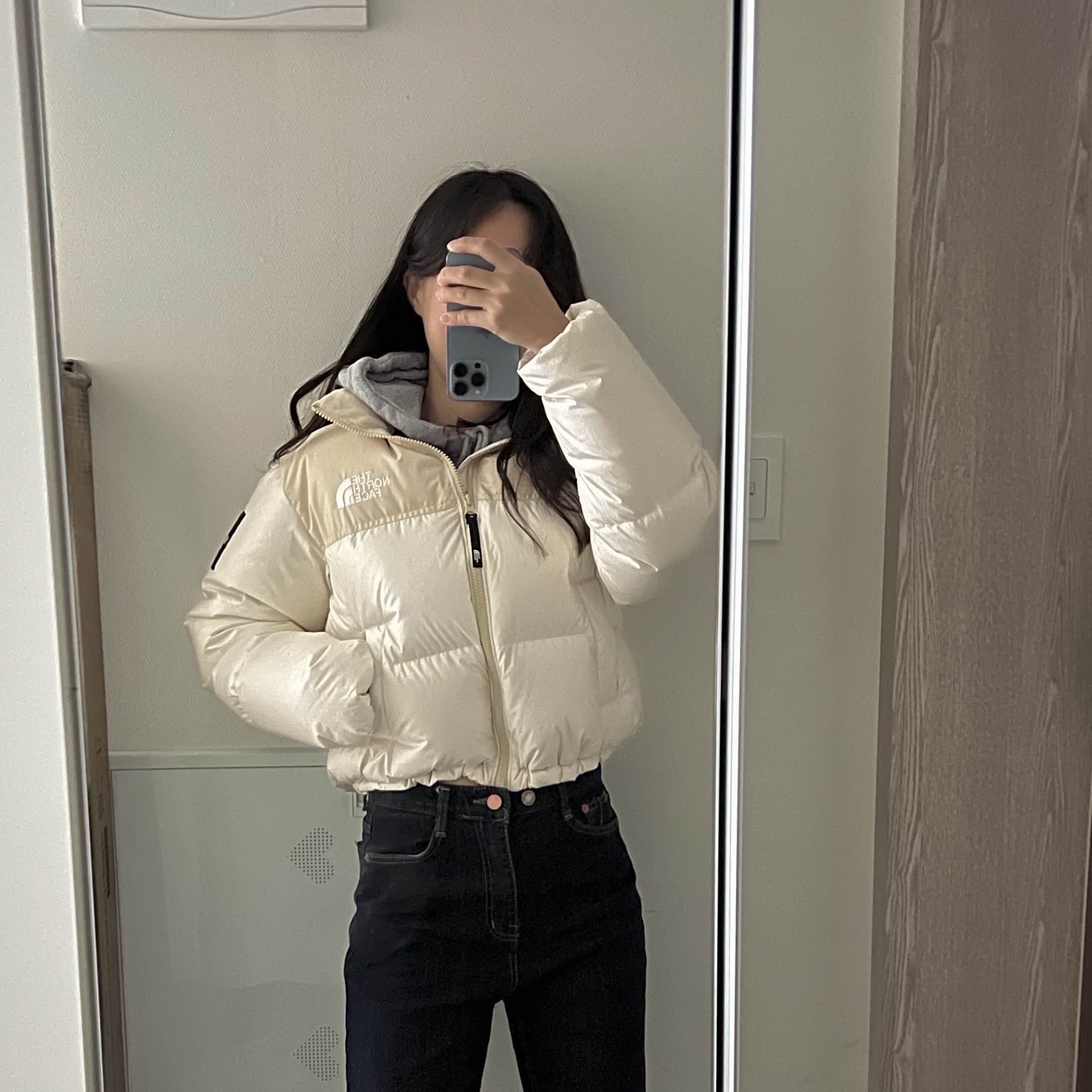 (W) The North Face White Label Novelty Nuptse Down Jacket Cream 착용 스타일 - 1