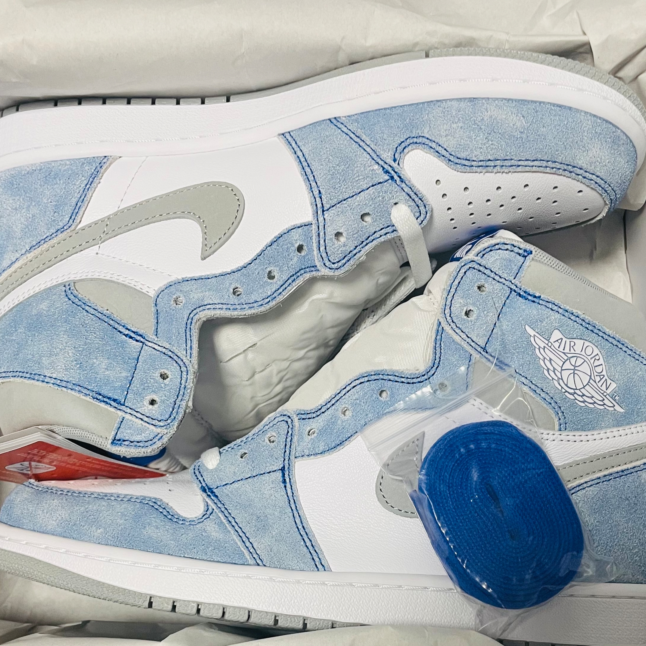Jordan 1 Retro High OG Hyper Royal 착용 스타일