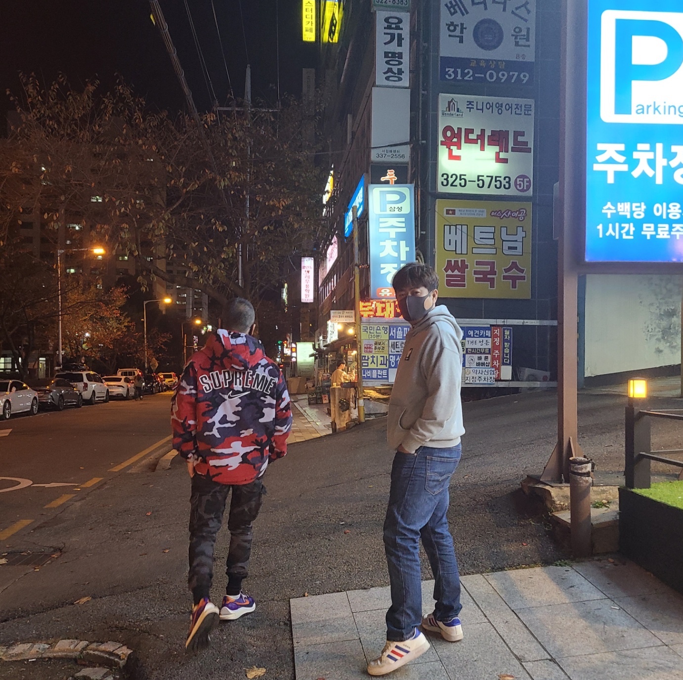 Supreme x Nike Arc Corduroy Hooded Jacket Red Camo - 22SS, Nike x Sacai VaporWaffle Dark Iris 착용 스타일 - 2