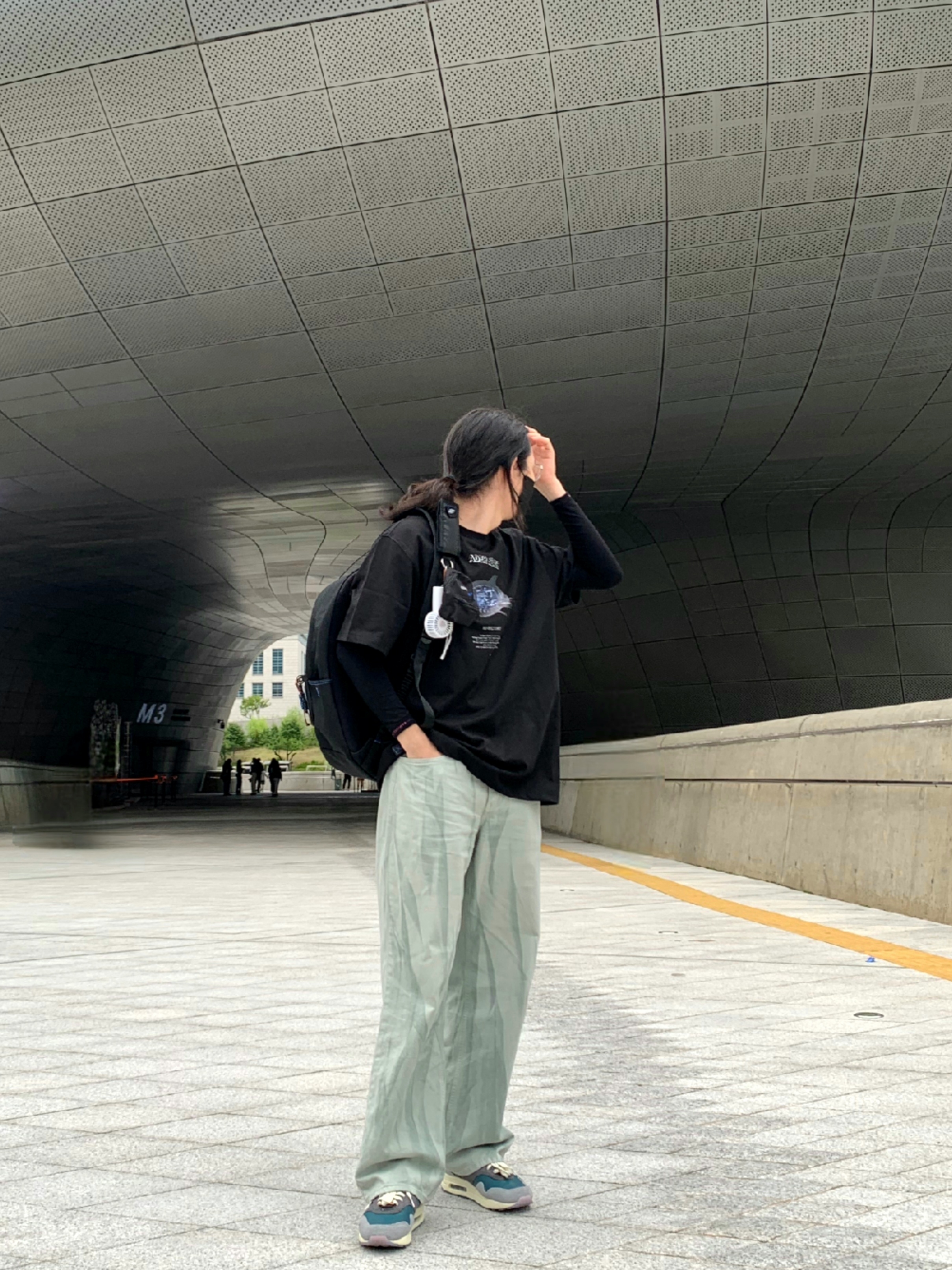 Ader Error Space 2.0 Seongsu T-Shirt Black, Nike x Kasina Air Max 1 SP Won-Ang Particle Grey 착용 스타일