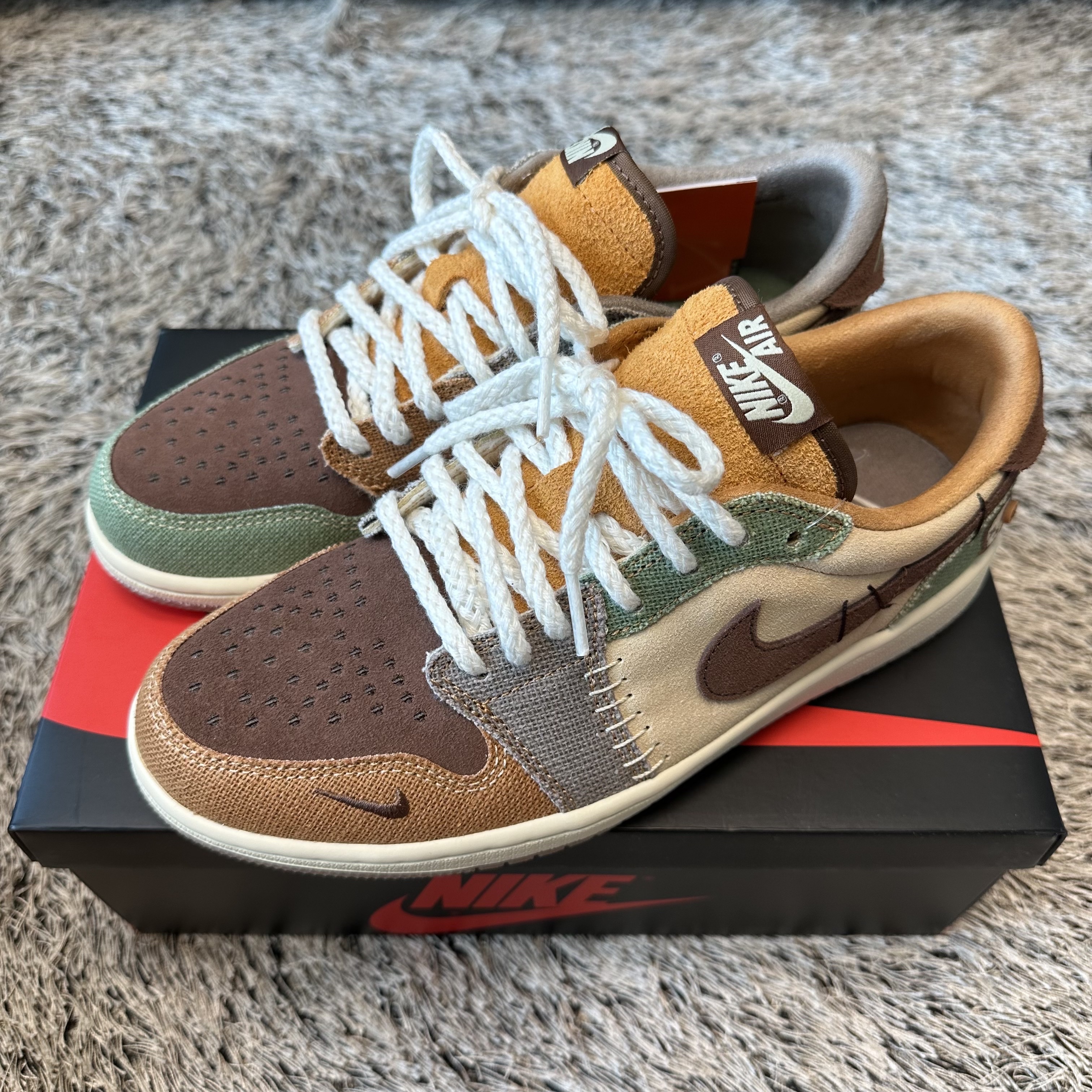 Jordan 1 x Zion Williamson Retro Low OG Flax and Oil Green 착용 스타일 - 2