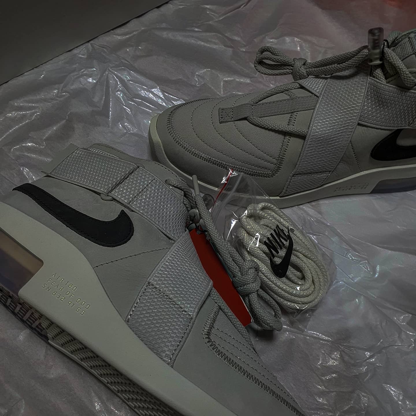 Nike x Fear of God Air Fear of God Raid Light Bone 착용 스타일