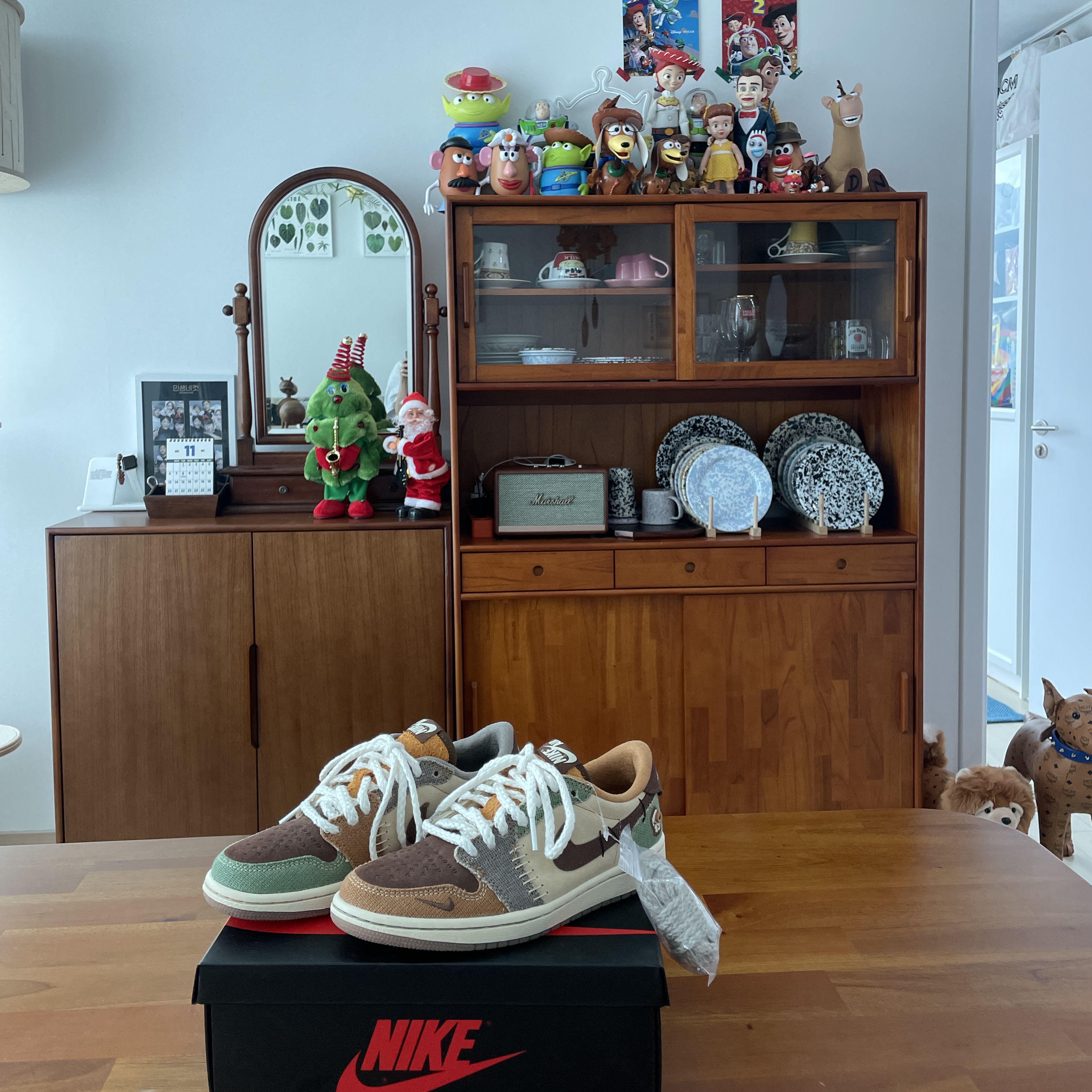 Jordan 1 x Zion Williamson Retro Low OG Flax and Oil Green 착용 스타일 - 2