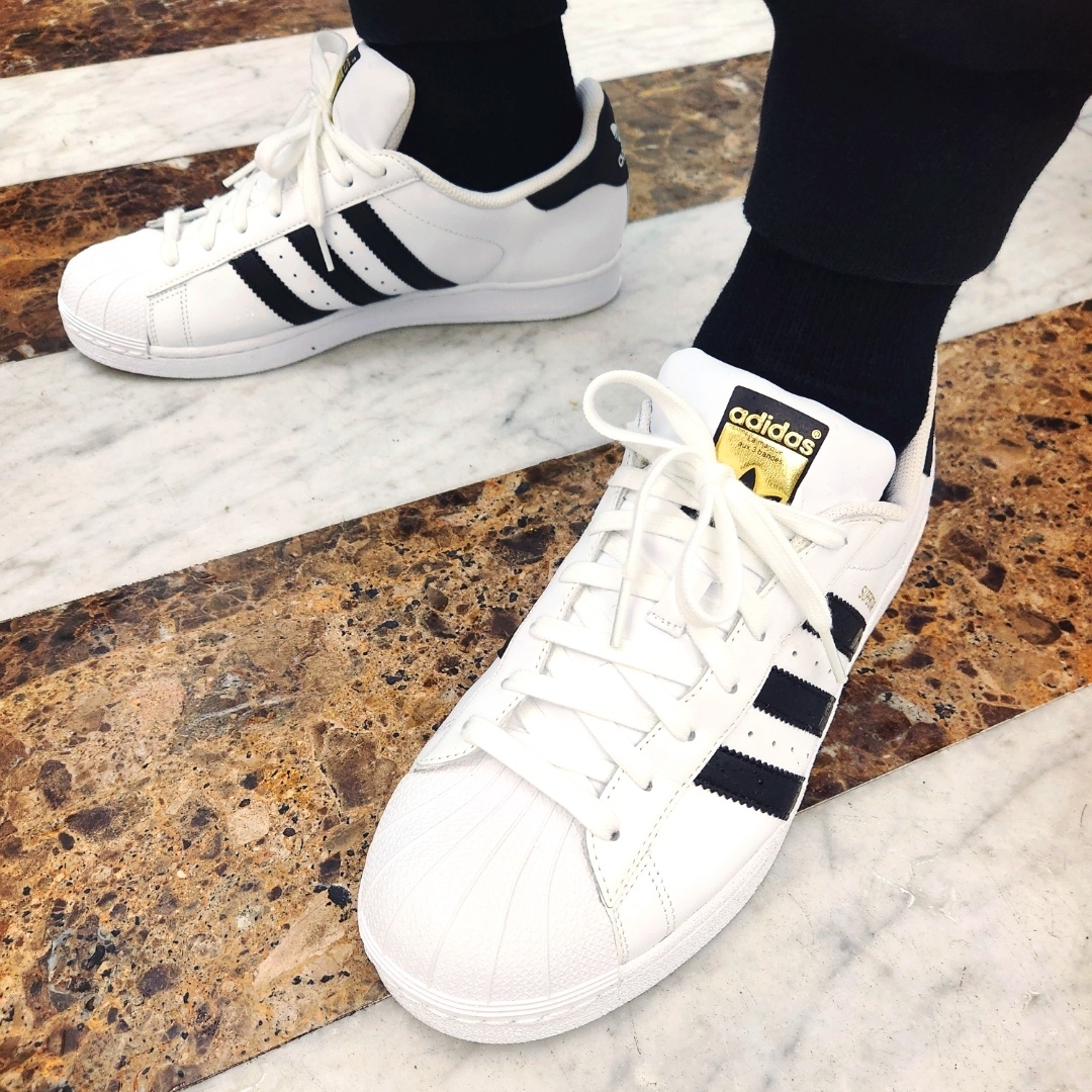 Adidas Superstar White Black 착용 스타일 - 3