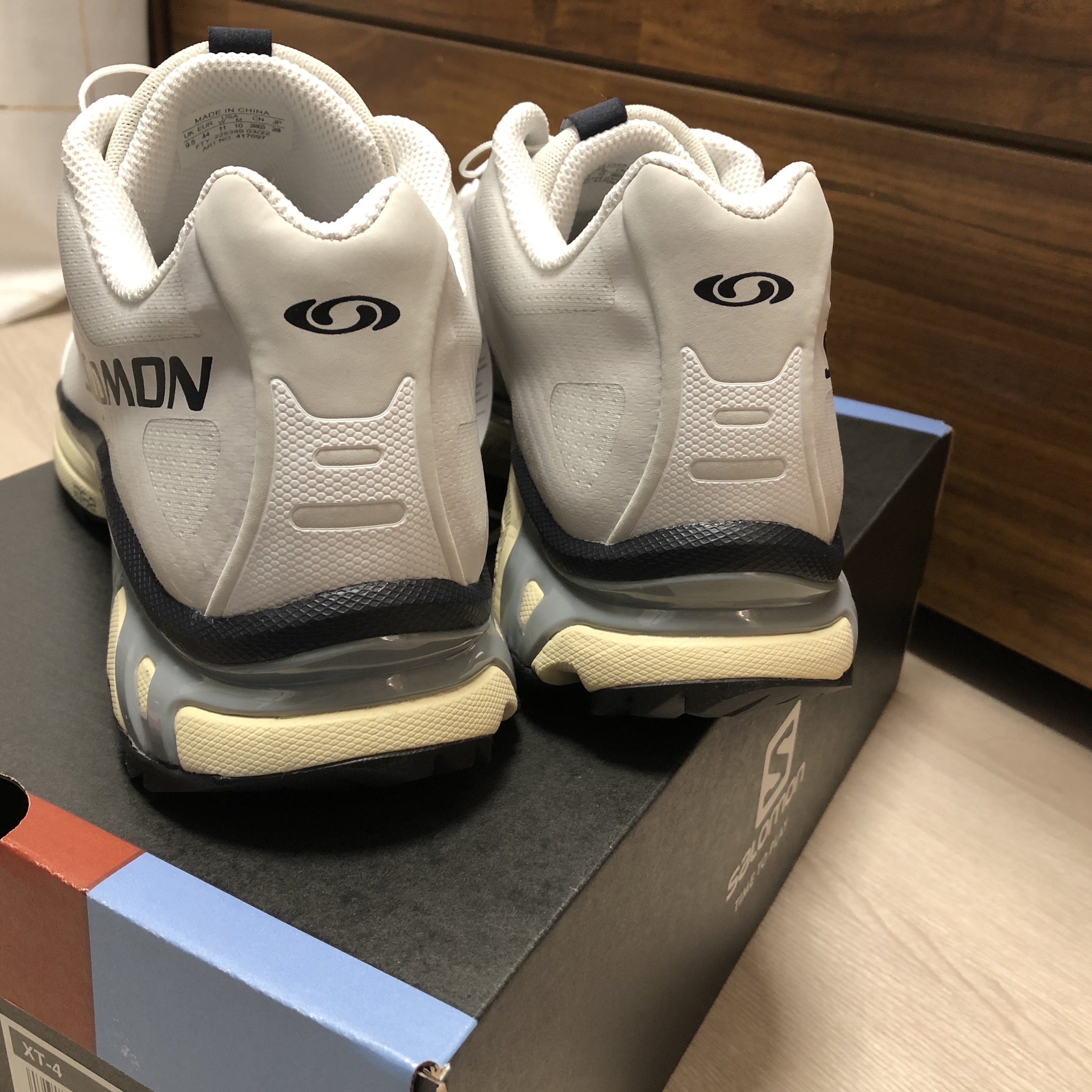 Salomon XT-4 White Lunar Rock 착용 스타일 - 3