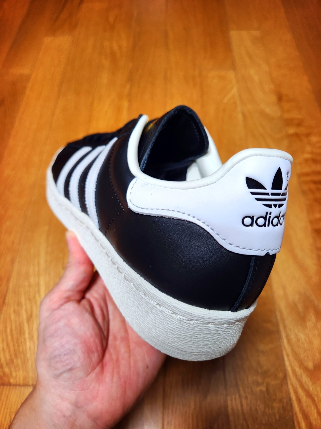 Adidas Superstar 82 FI Core Black 착용 스타일 - 2