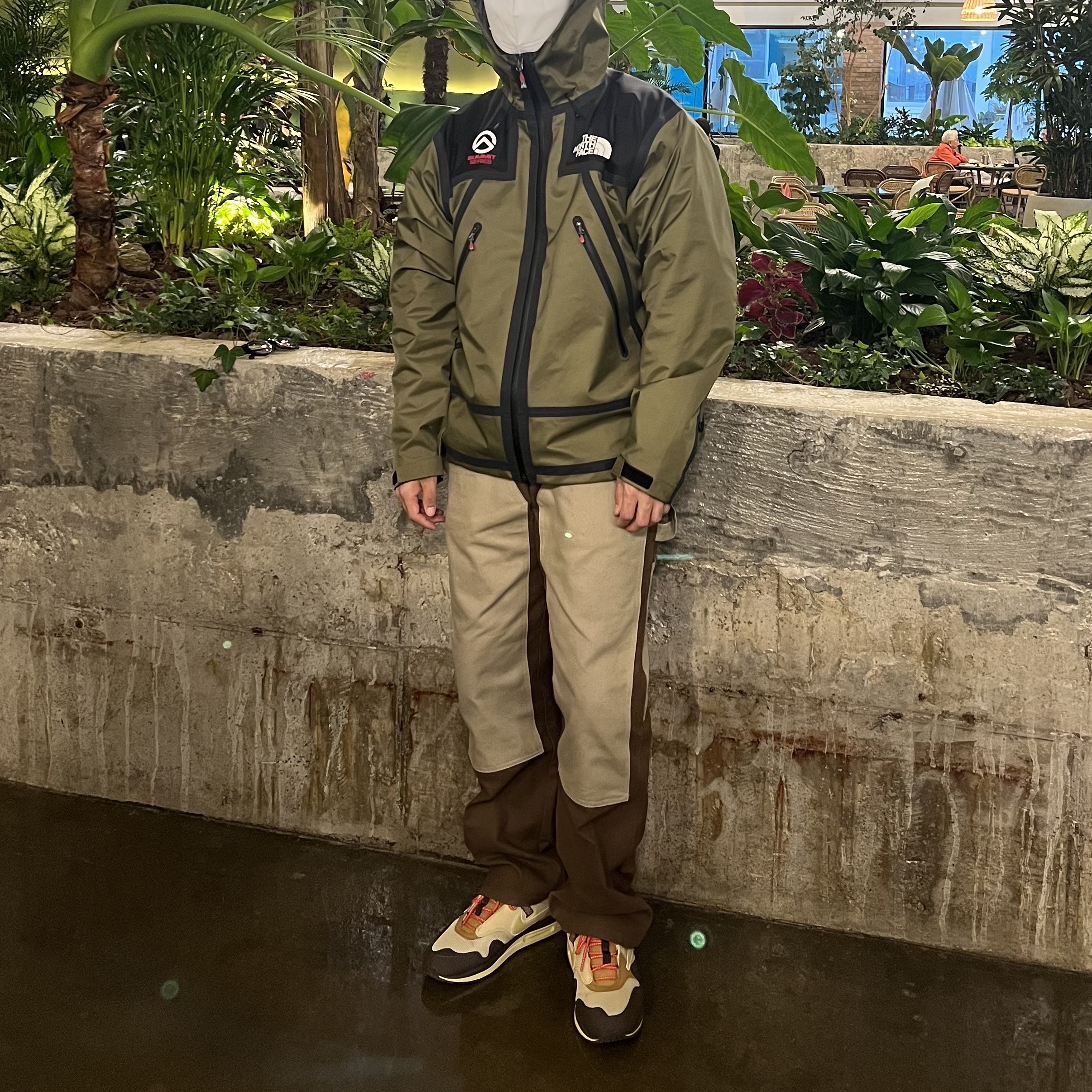 Supreme x The North Face Summit Series Outer Tape Seam Jacket Olive - 21SS, Nike x Travis Scott Air Max 1 Cact.us Brown 착용 스타일