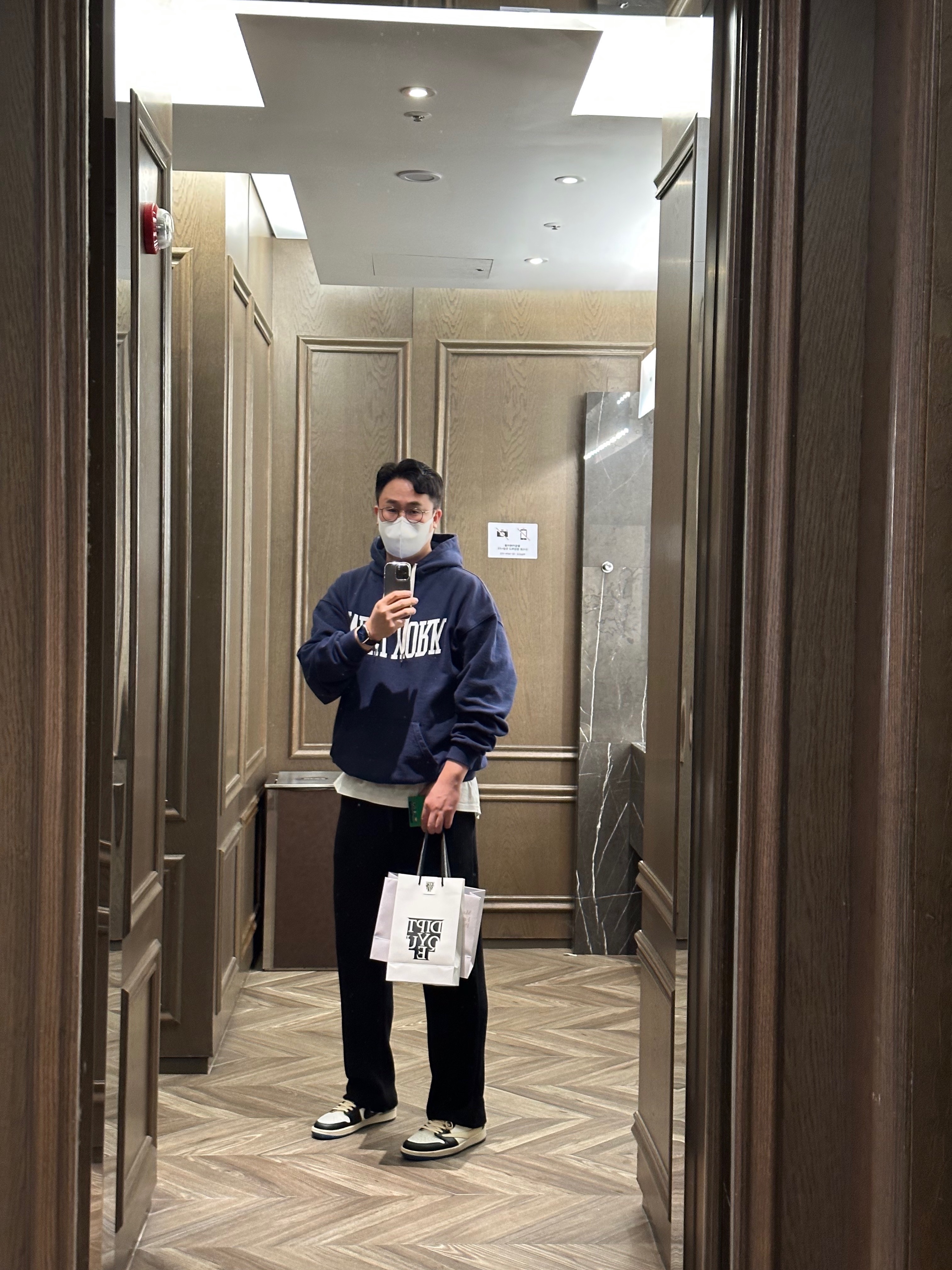 Jordan 1 x Travis Scott x Fragment Retro Low OG SP Military Blue, Diptyque Orpheon Eau De Parfum 75ml 착용 스타일