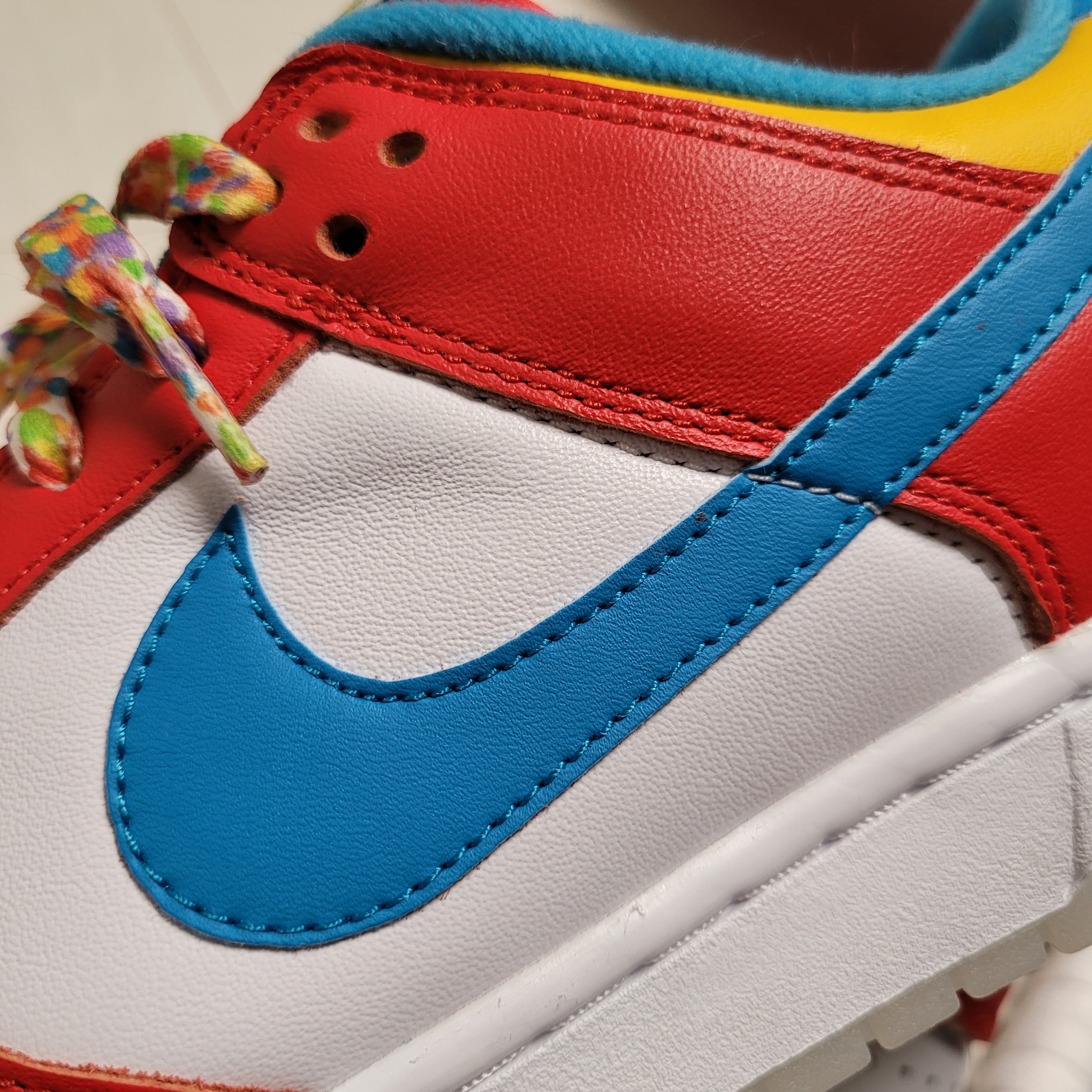 Nike x LeBron James x Fruity Pebbles Dunk Low QS Habanero Red 착용 스타일 - 5