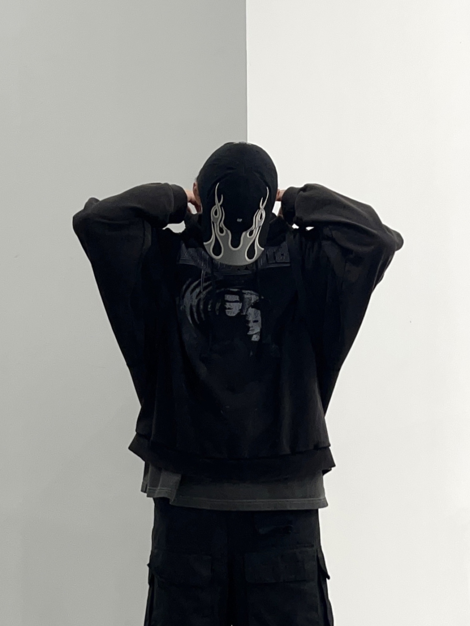 Yeezy Gap Engineered By Balenciaga Flame Cap Black, Adidas Yeezy Foam RNNR Onyx 착용 스타일 - 2