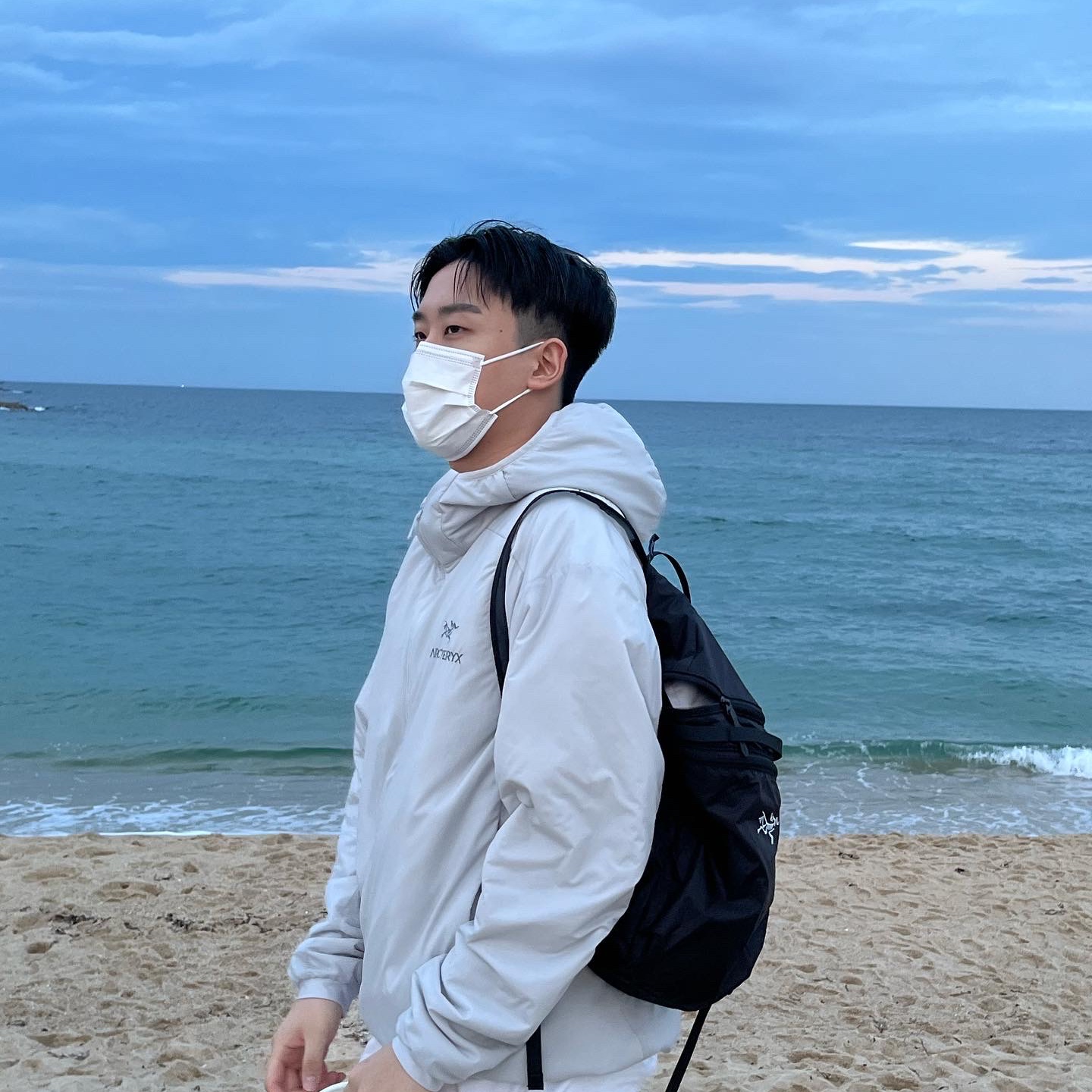 Apple AirPods Max Lightning Silver (Korean Ver.), Arc'teryx Heliad 15 Backpack Black 착용 스타일 - 3