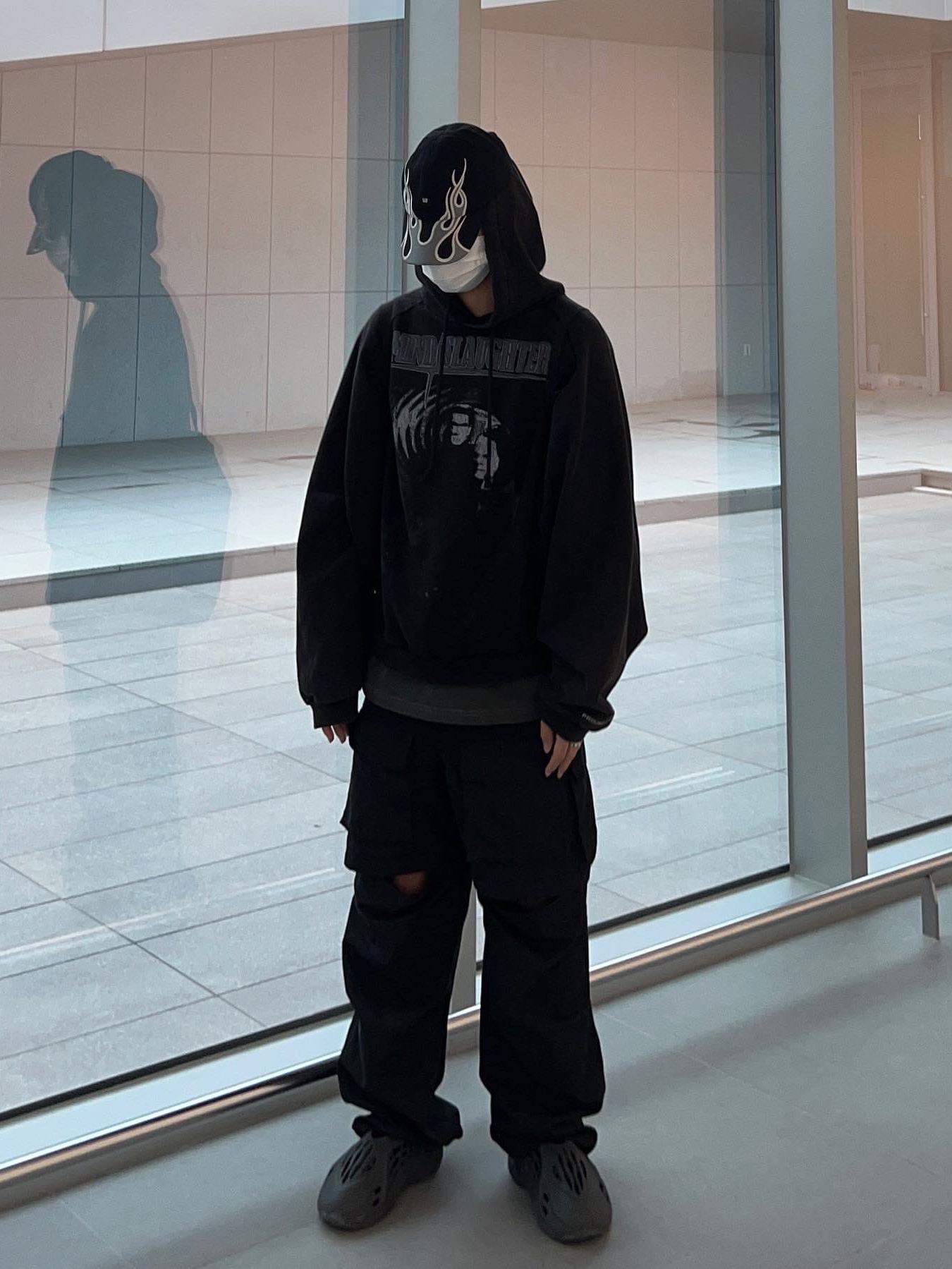 Yeezy Gap Engineered By Balenciaga Flame Cap Black, Adidas Yeezy Foam RNNR Onyx 착용 스타일 - 3