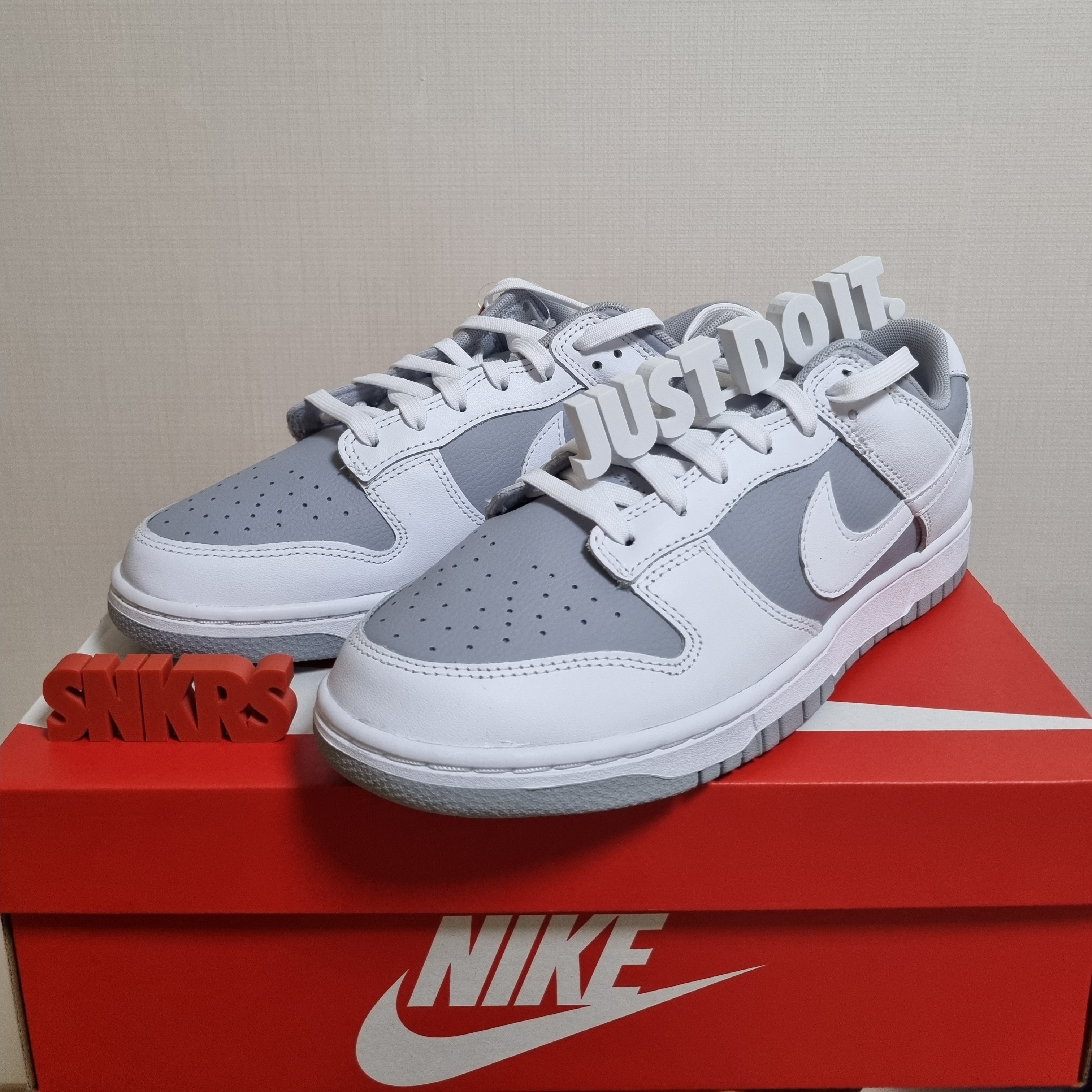 Nike Dunk Low Retro White Neutral Grey 착용 스타일 - 3