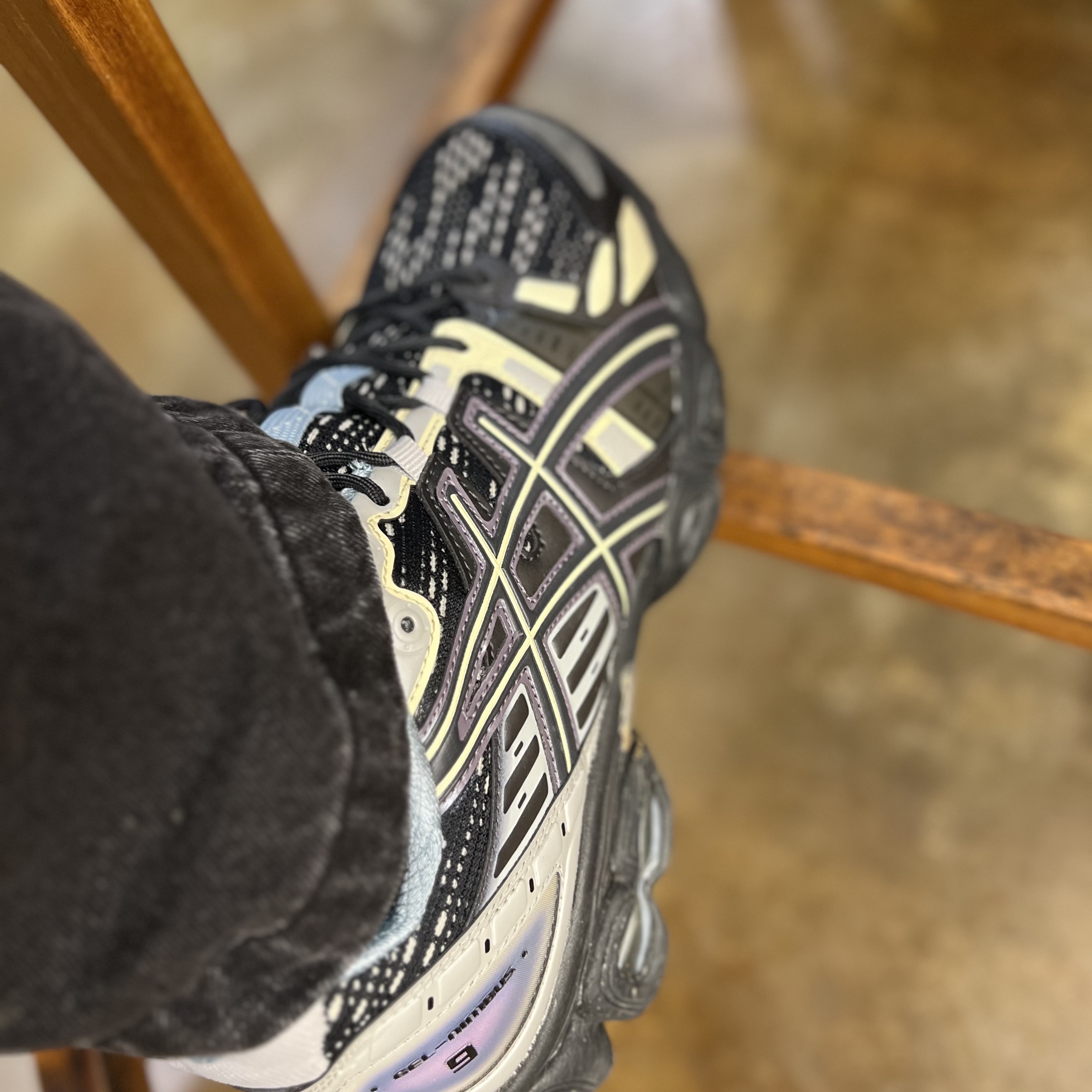 Asics UB5-S Gel-Nimbus 9 Black Gunmetal 착용 스타일 - 2