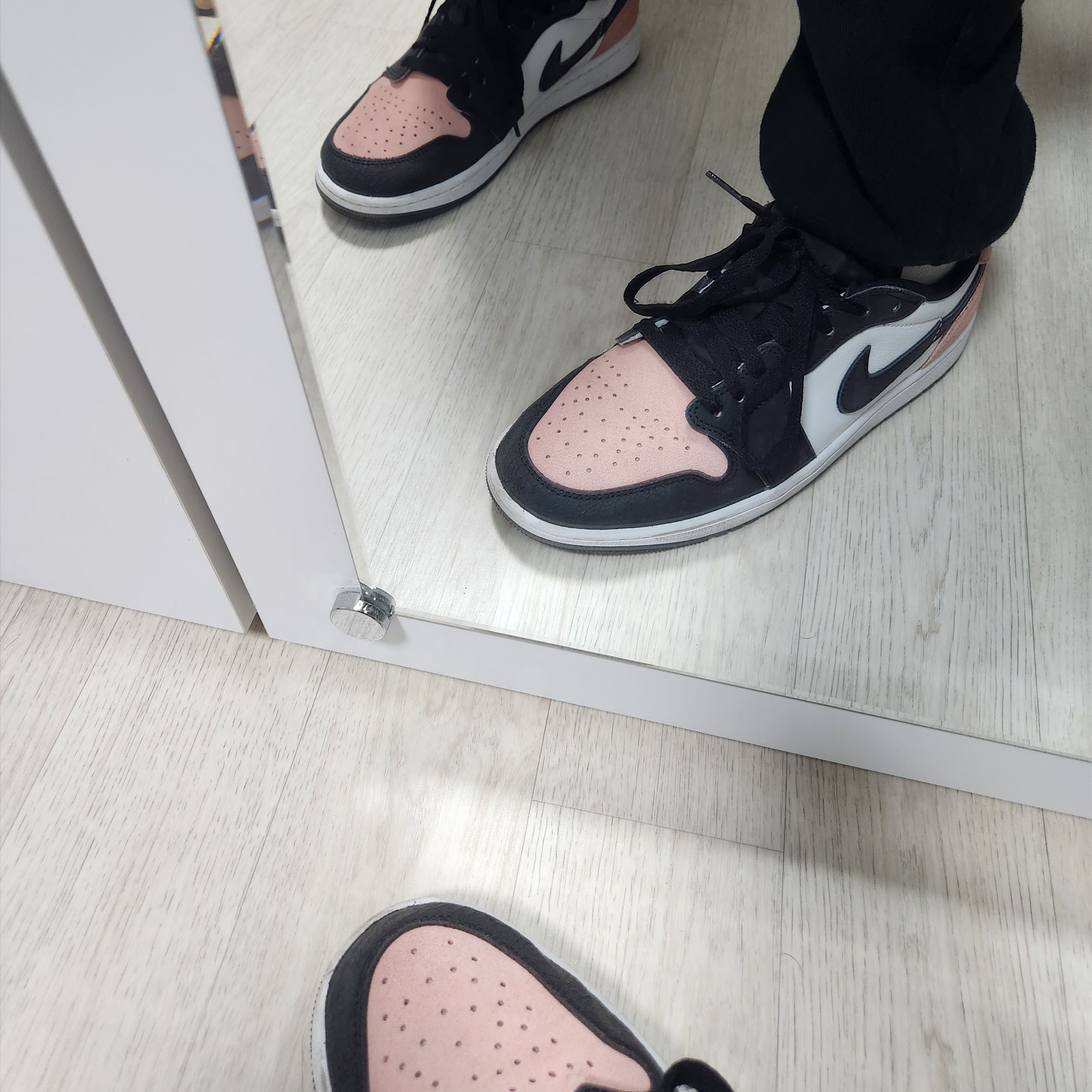 Jordan 1 Retro Low OG Bleached Coral 착용 스타일