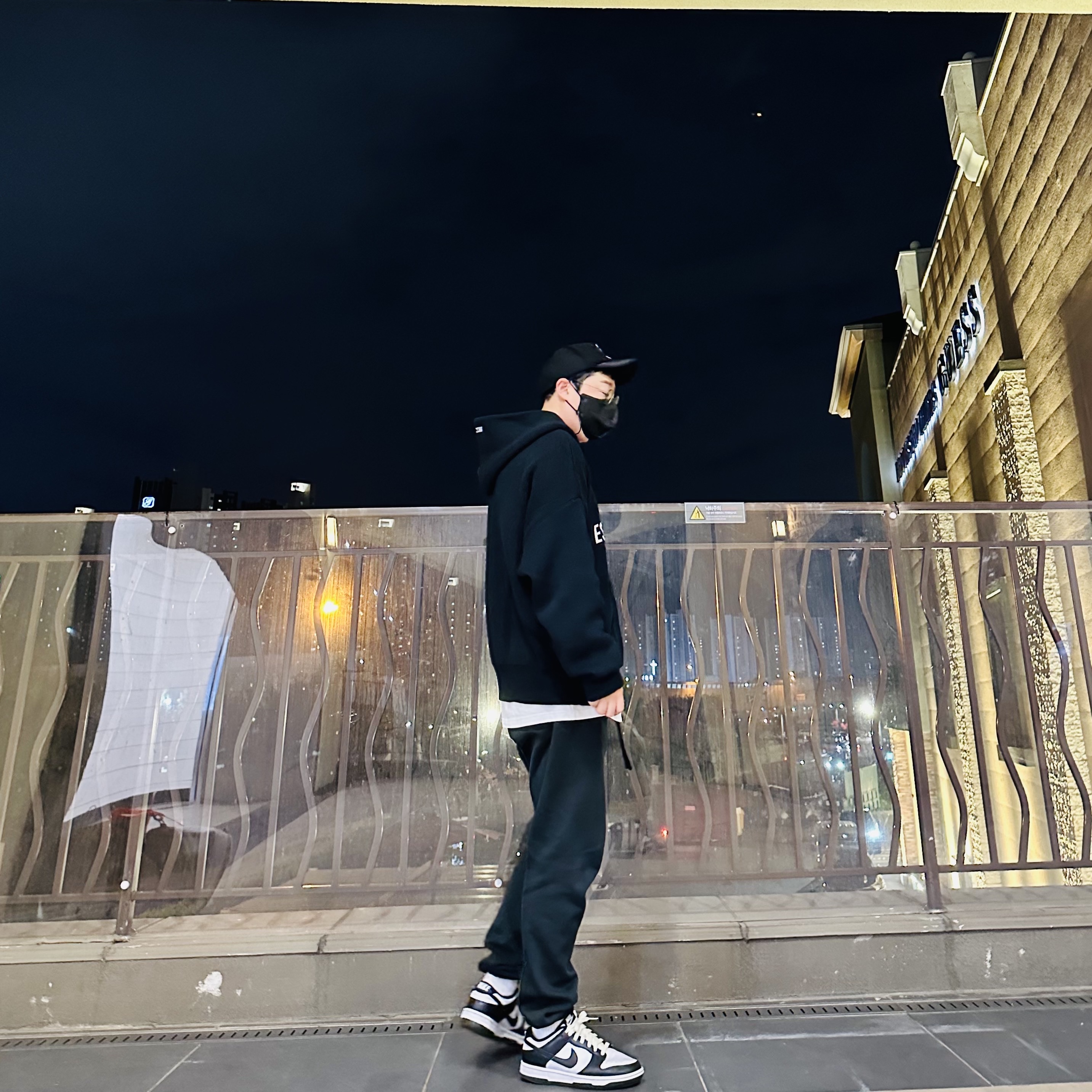 Isabel Marant Tyronh Cap Black - 21FW, Essentials Knit Hoodie Black - 20FW 착용 스타일 - 4