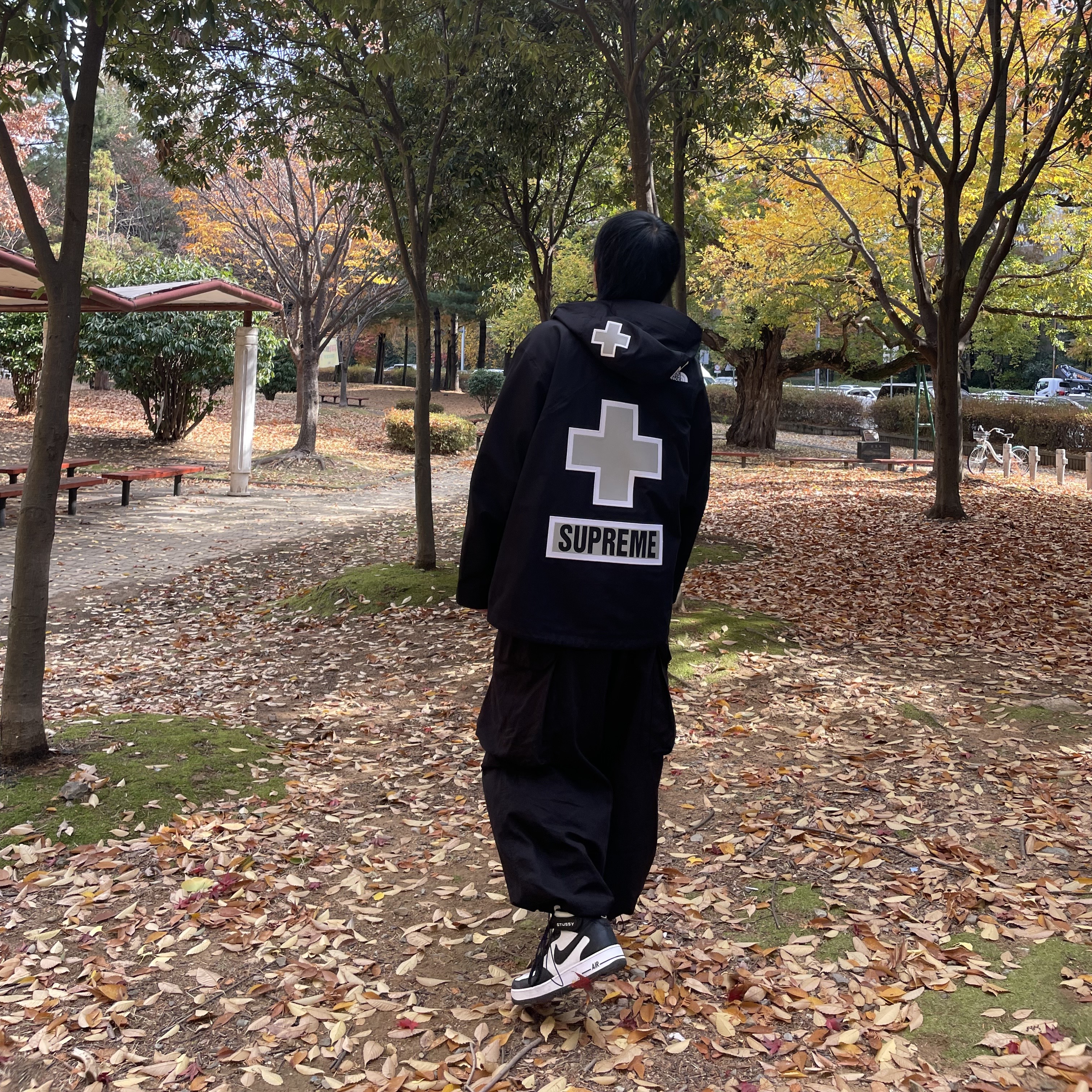 Supreme x The North Face Summit Series Rescue Mountain Pro Jacket Black - 22SS, Nike x Stussy Air Force 1 '07 Mid SP Black and Light Bone 착용 스타일 - 1