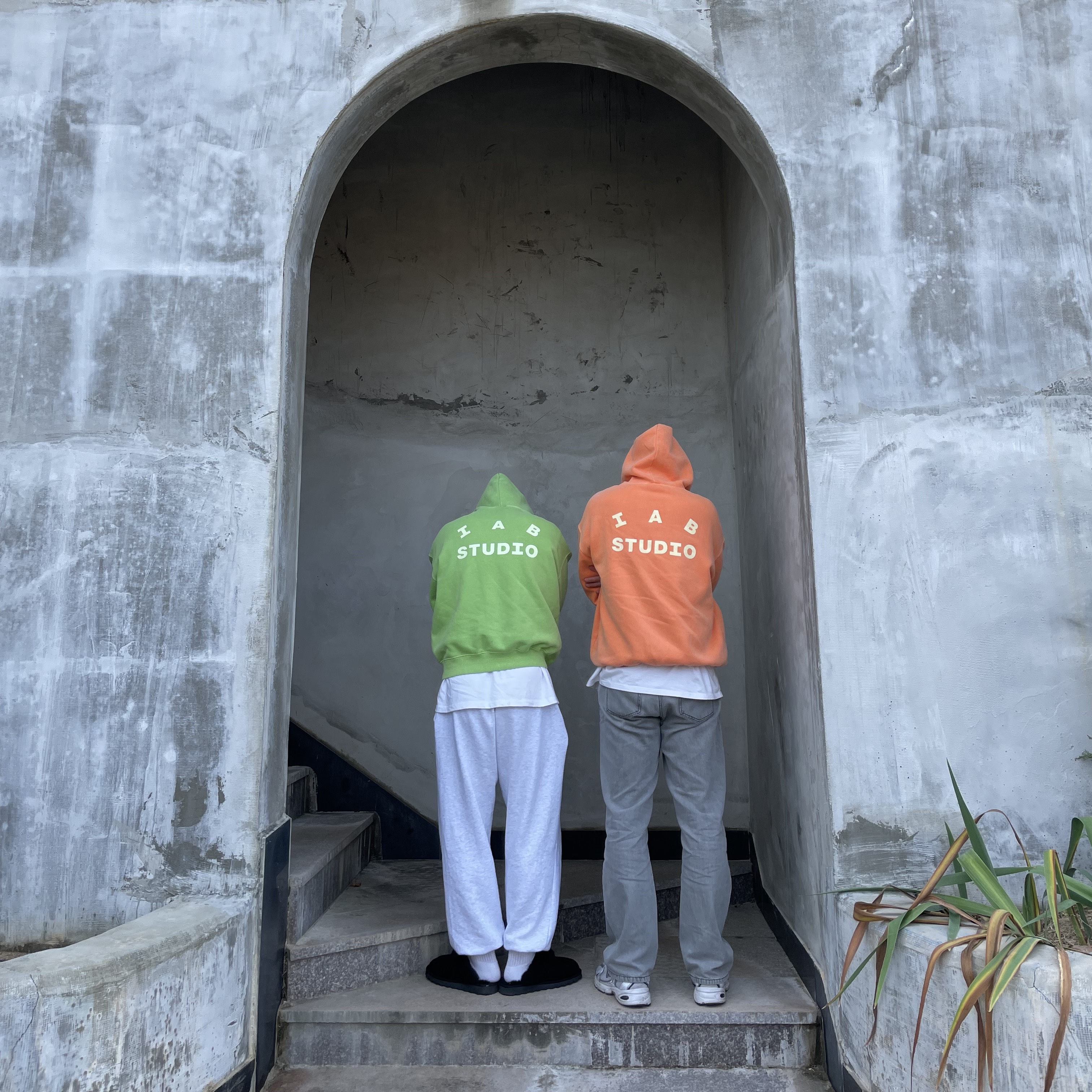 IAB Studio Pigment Hoodie & Sack Apple Green, IAB Studio Pigment Hoodie & Sack Salmon 착용 스타일