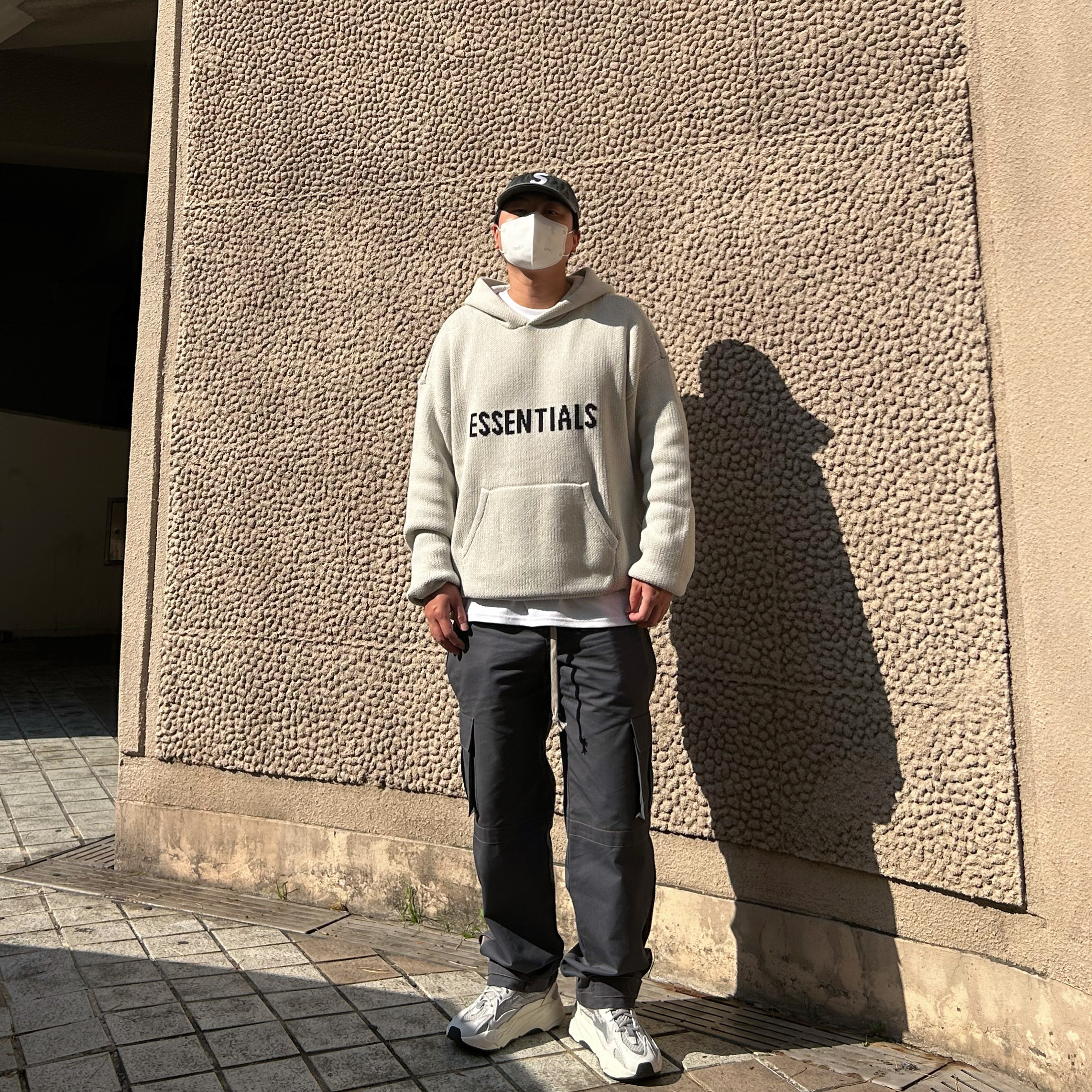 Adidas Yeezy Boost 700 V2 Static 2022, Essentials Knit Pullover Hoodie Oatmeal - 21SS 착용 스타일