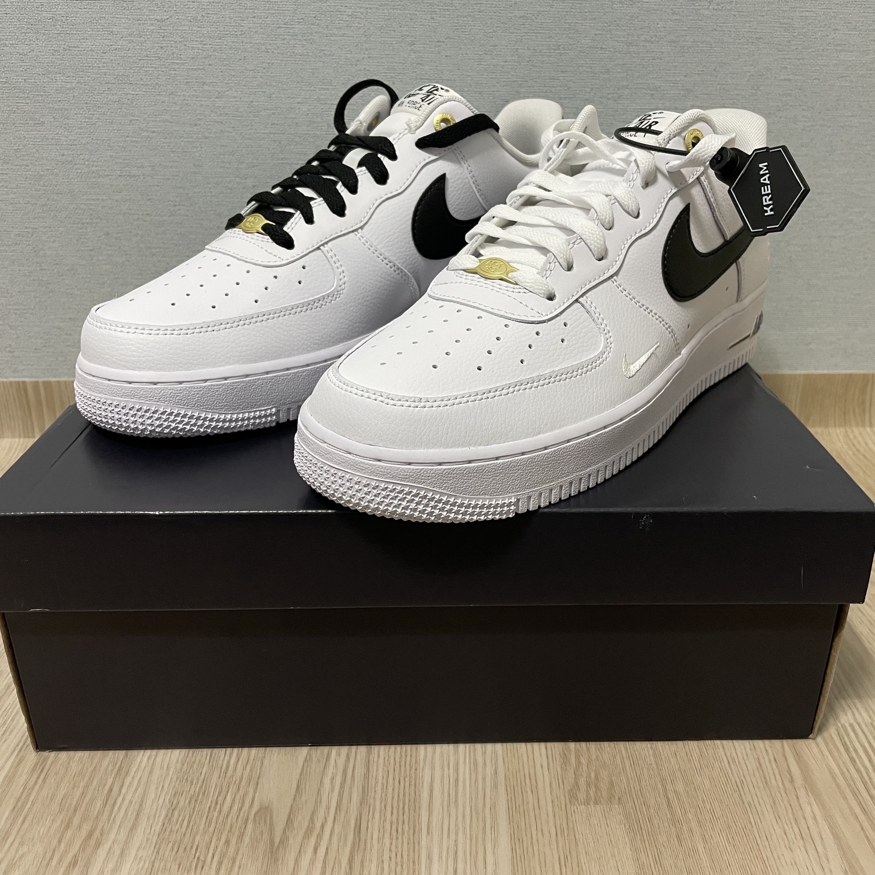 Nike Air Force 1 '07 LV8 40th Anniversary Join Forces White Black 착용 스타일