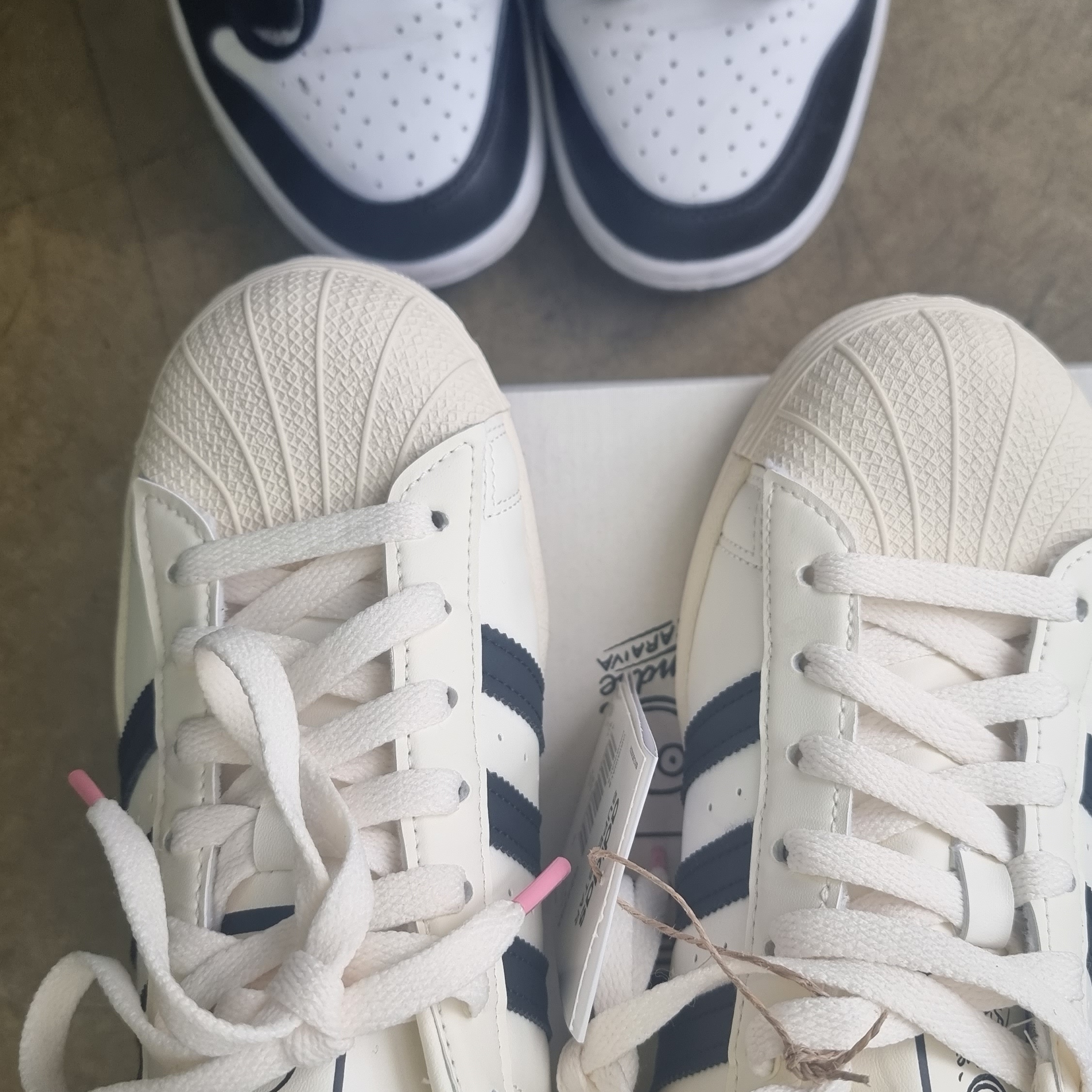 Adidas x Andre Saraiva Superstar Cream White Core Black 착용 스타일