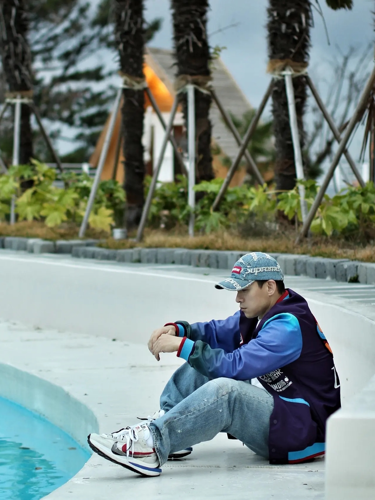 Supreme Frayed Logos Denim Camp Cap Blue - 21SS, Nike x Sacai VaporWaffle Royal Fuchsia 착용 스타일 - 2