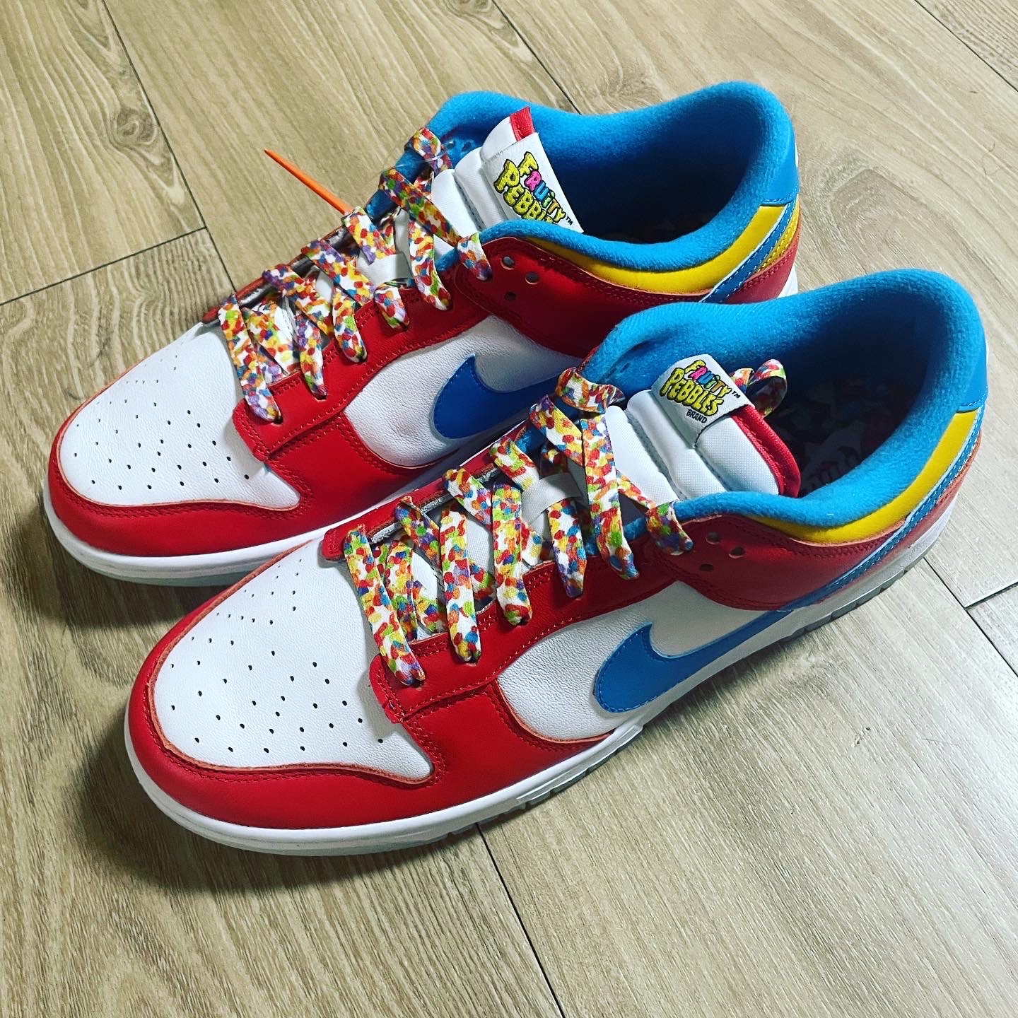 Nike SB Dunk Low Takashi 2018, Nike x LeBron James x Fruity Pebbles Dunk Low QS Habanero Red 착용 스타일 - 2