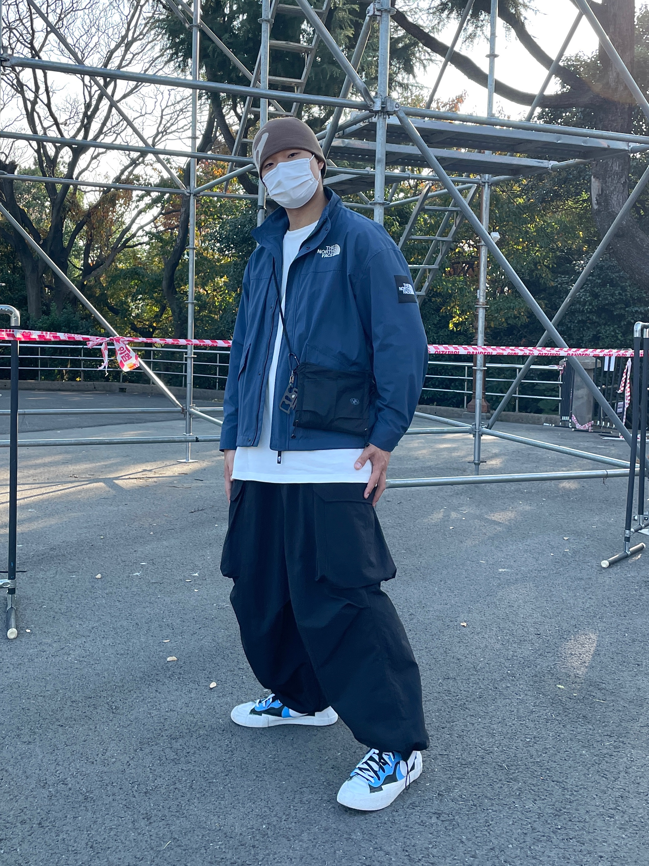 Nike x Sacai Blazer Mid White Black Legend Blue, Sansan Gear Logo Beanie Brown - 22FW 착용 스타일 - 1