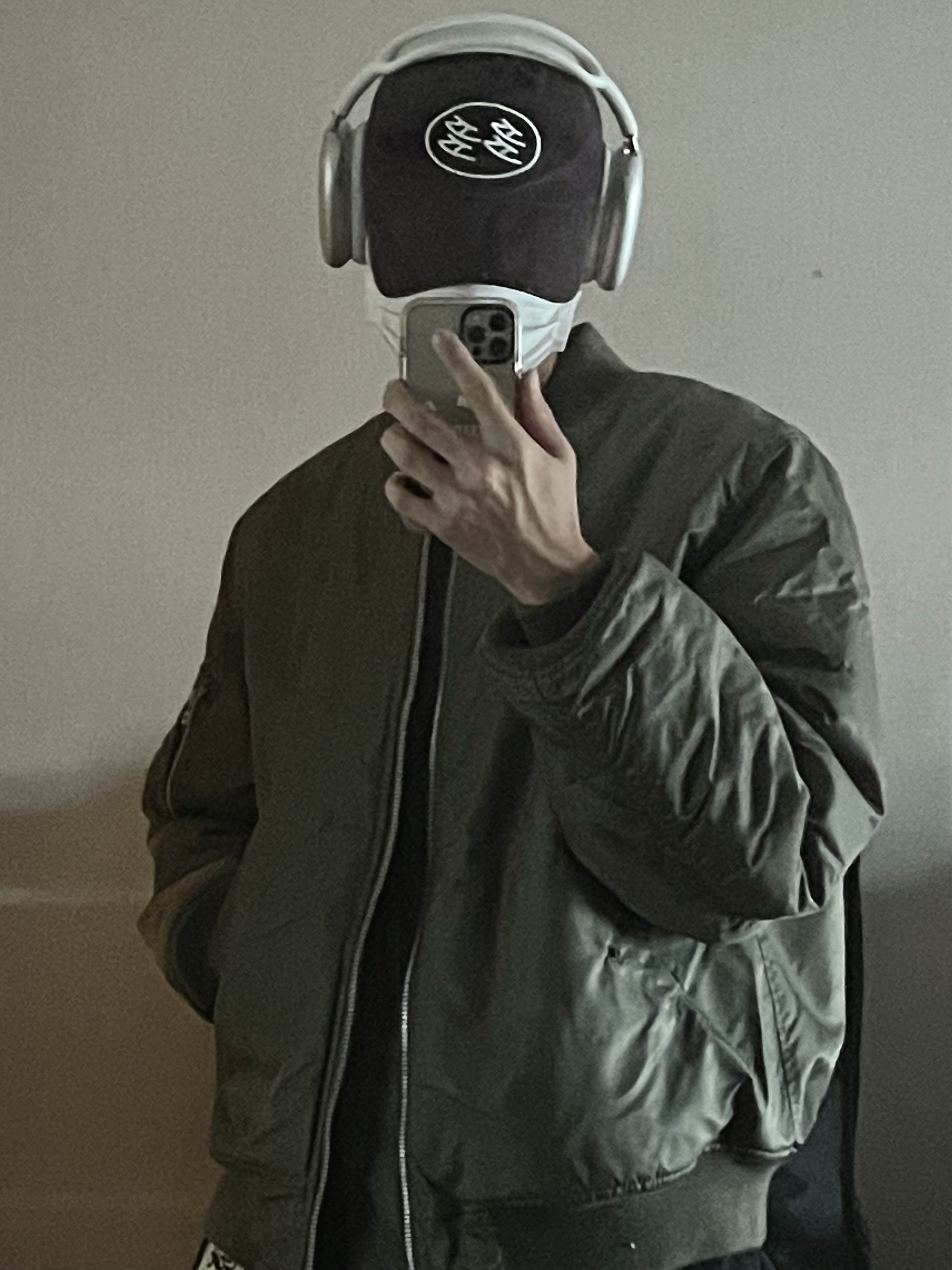 Dada Logo Cap Black White, Apple AirPods Max Lightning Silver (Korean Ver.) 착용 스타일