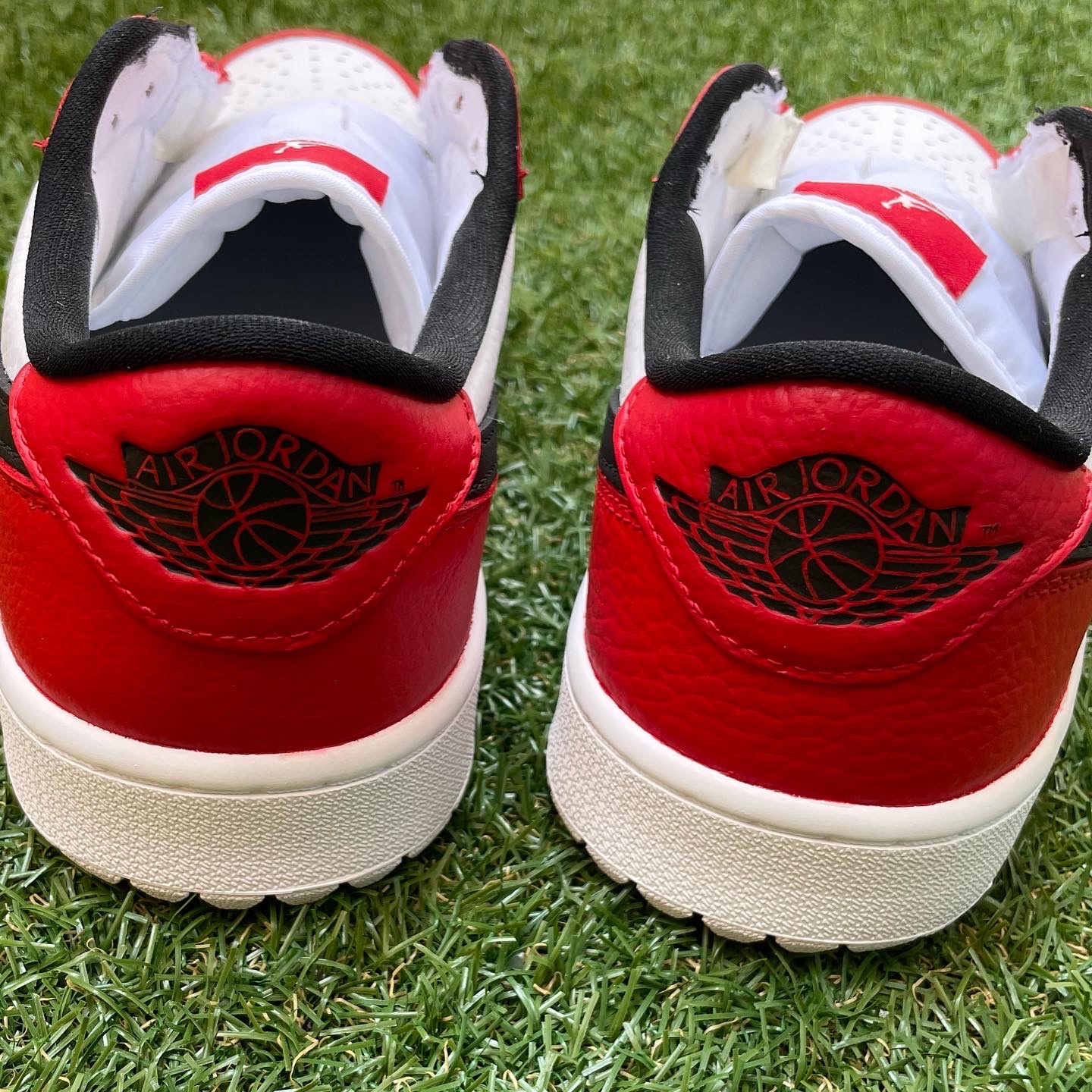 Jordan 1 Low Golf Triple White 착용 스타일 - 3